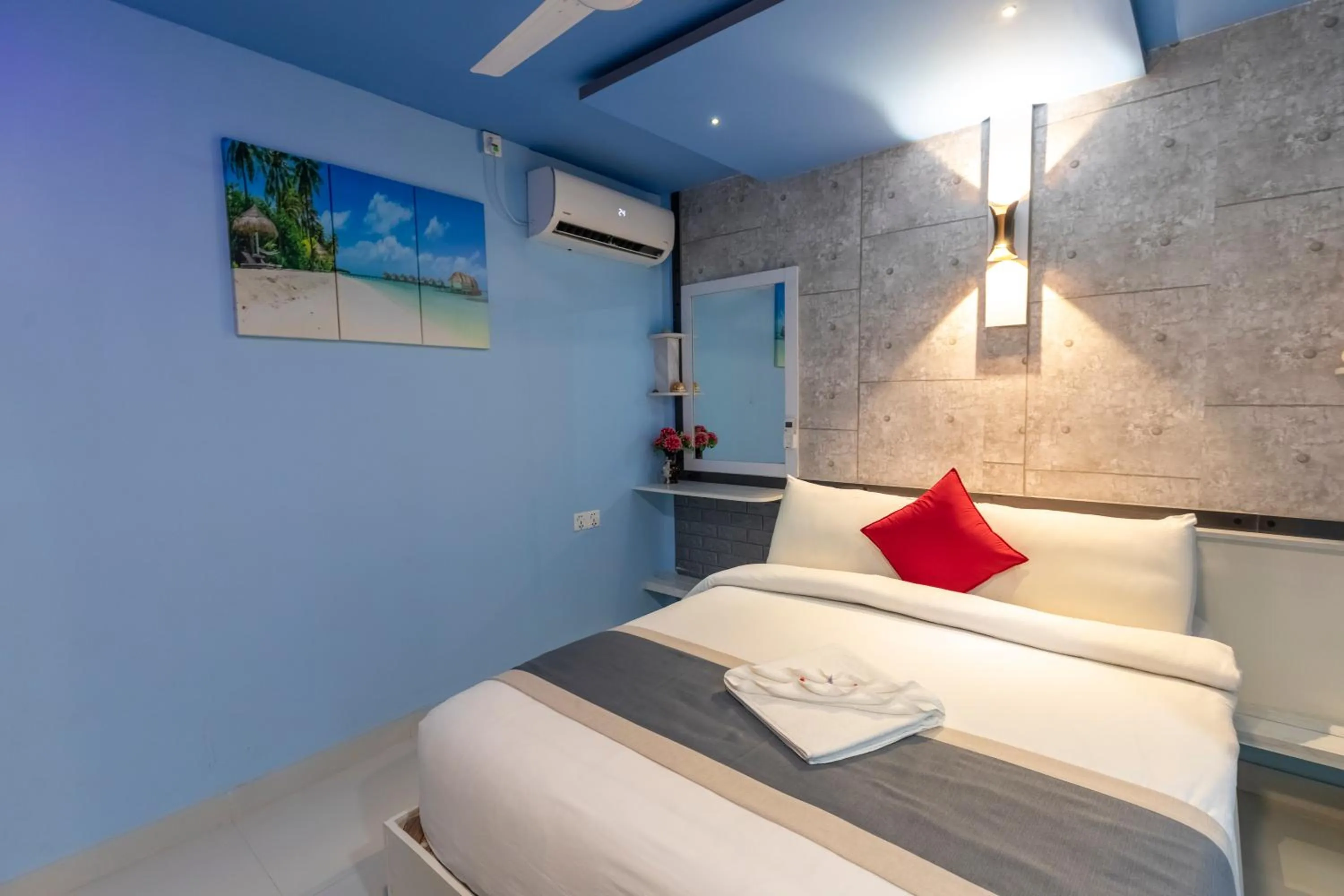 Bed in Isle inn {Fuvahmulah)