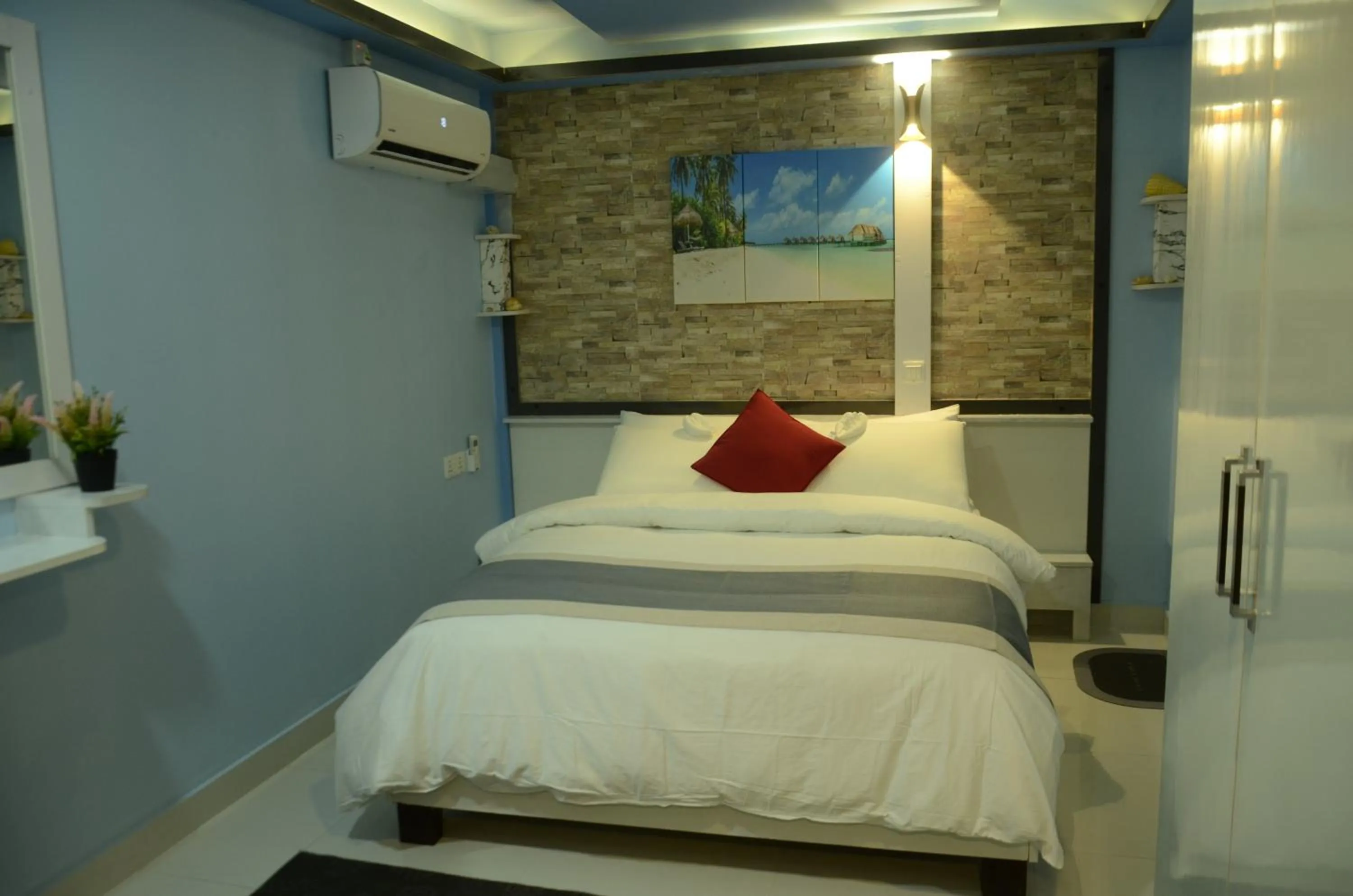 Bed in Isle inn {Fuvahmulah)