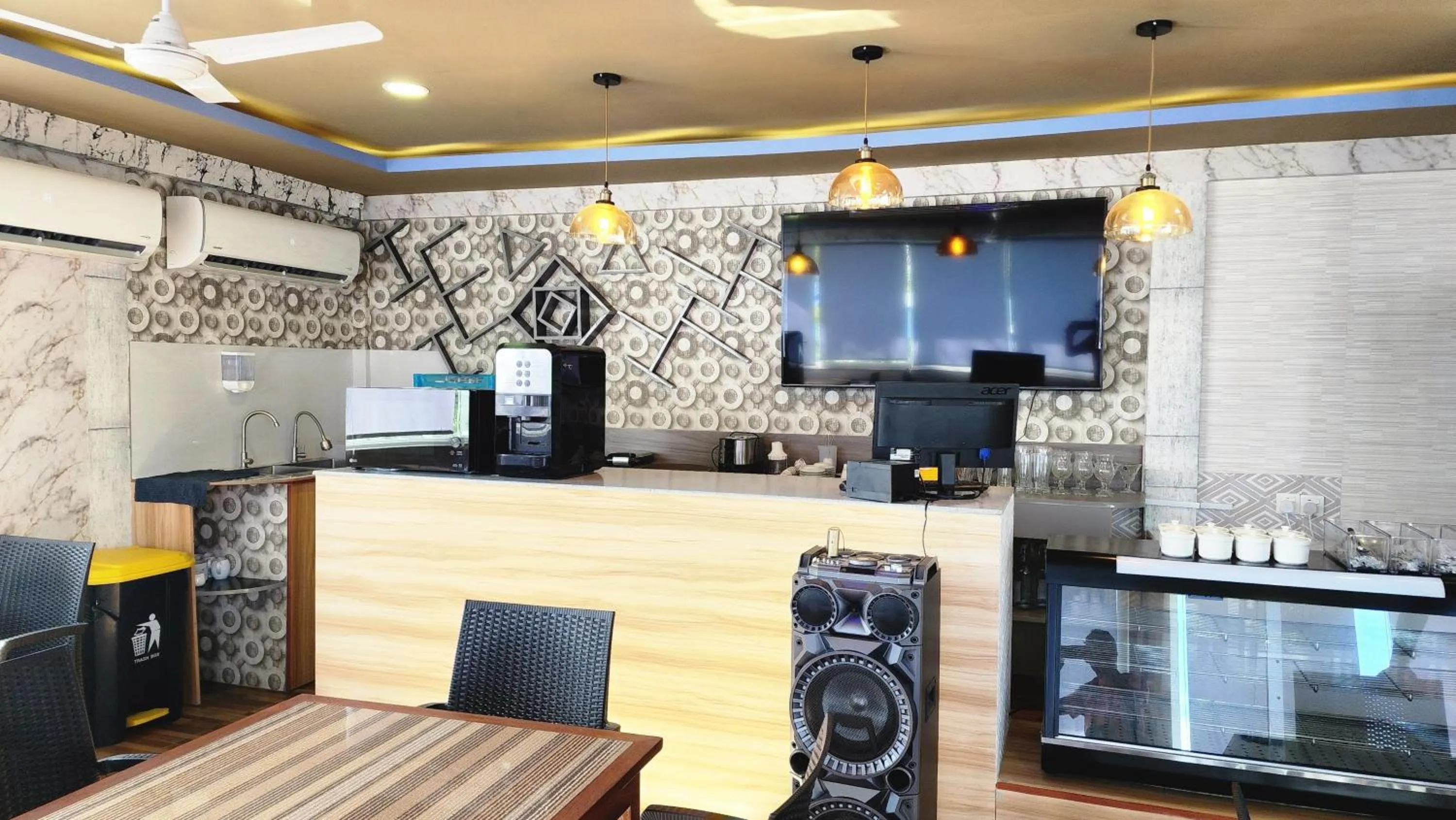 Breakfast in Isle inn {Fuvahmulah)