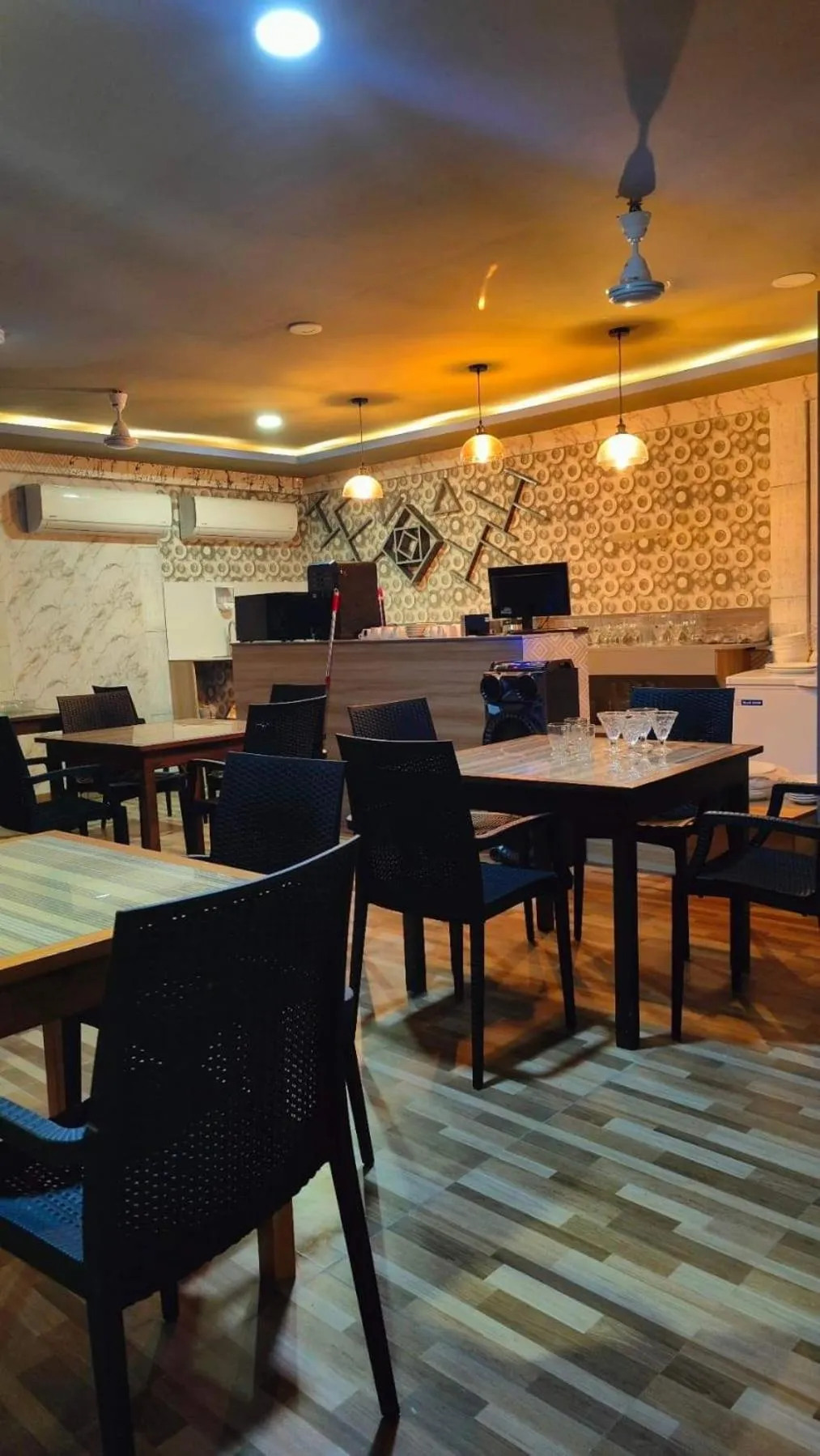 Dining area in Isle inn {Fuvahmulah)