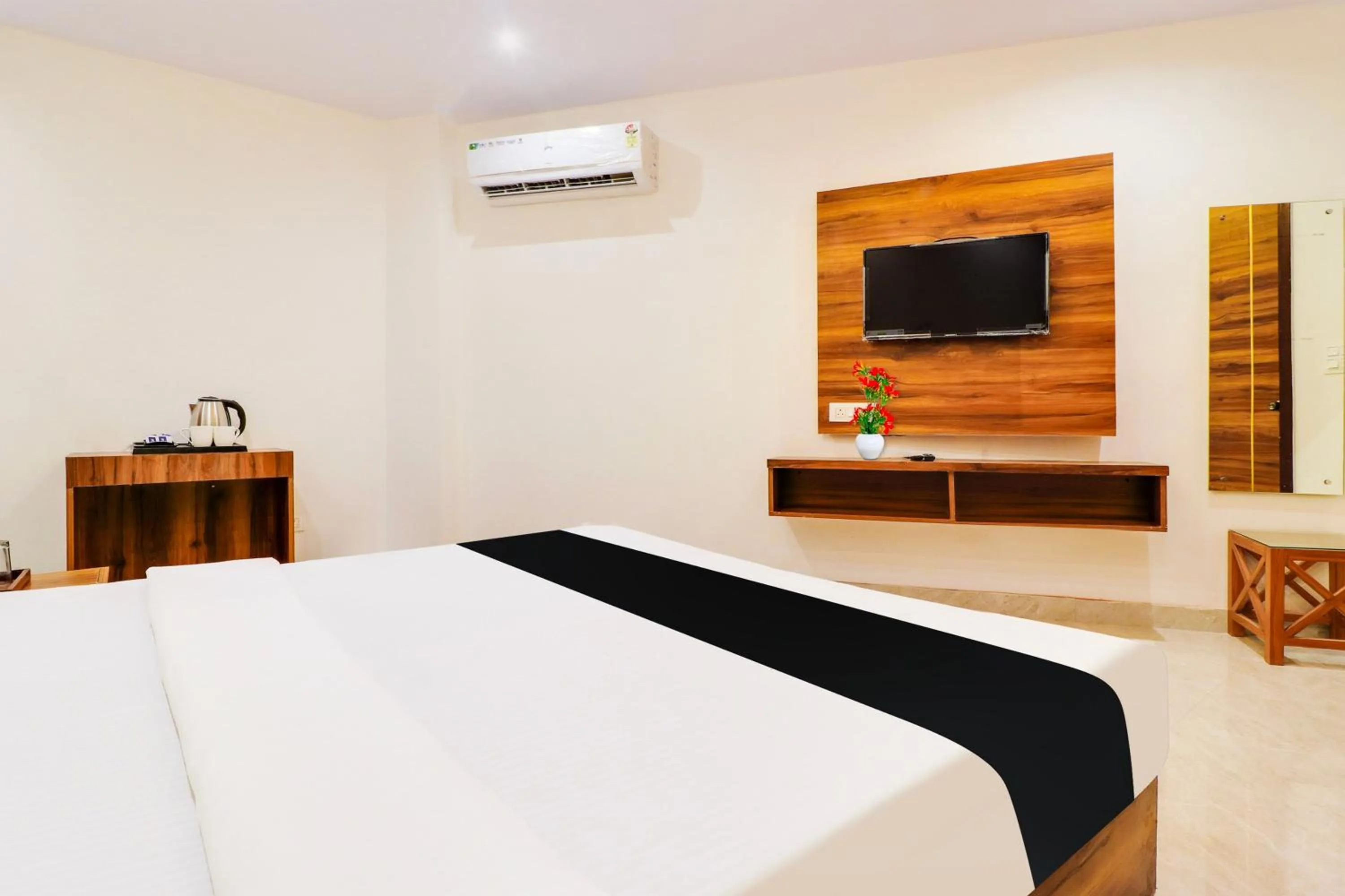 Bedroom, Bed in Super Collection O Kanwali Road Near Railway Station