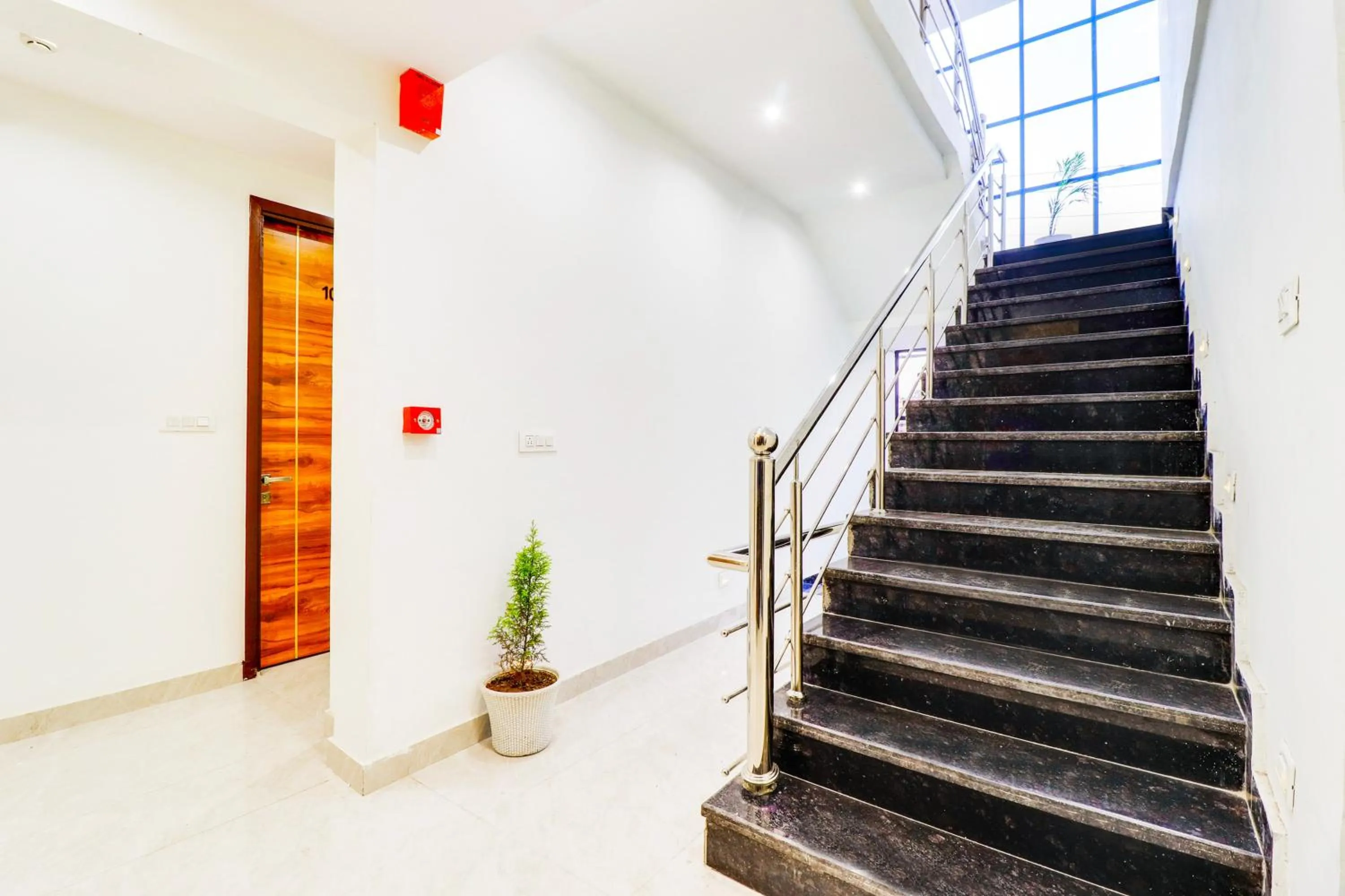 Lobby or reception in Super Collection O Kanwali Road Near Railway Station