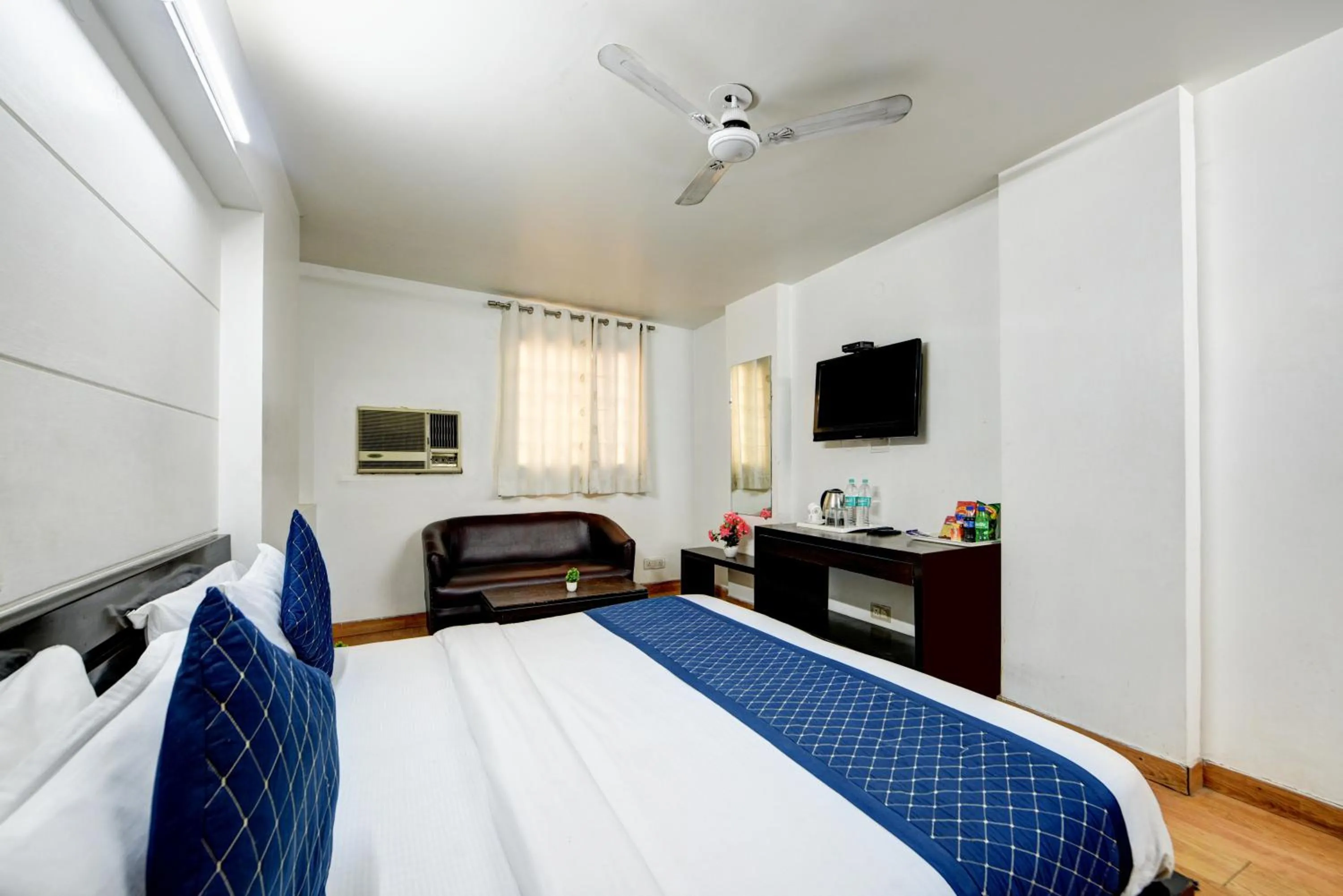 Bedroom, Bed in Sweet Home Lodge