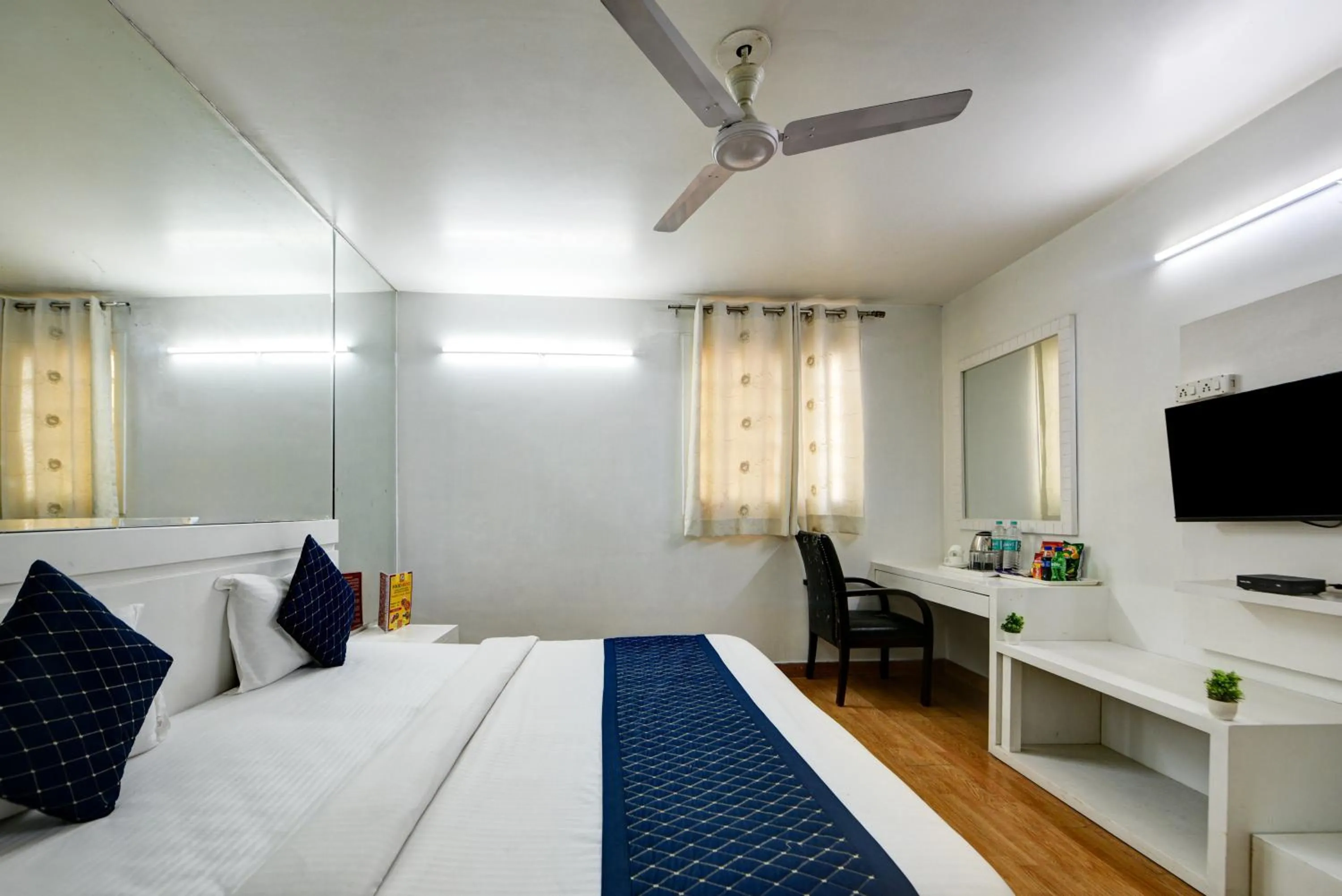 Bedroom, Bed in Sweet Home Lodge