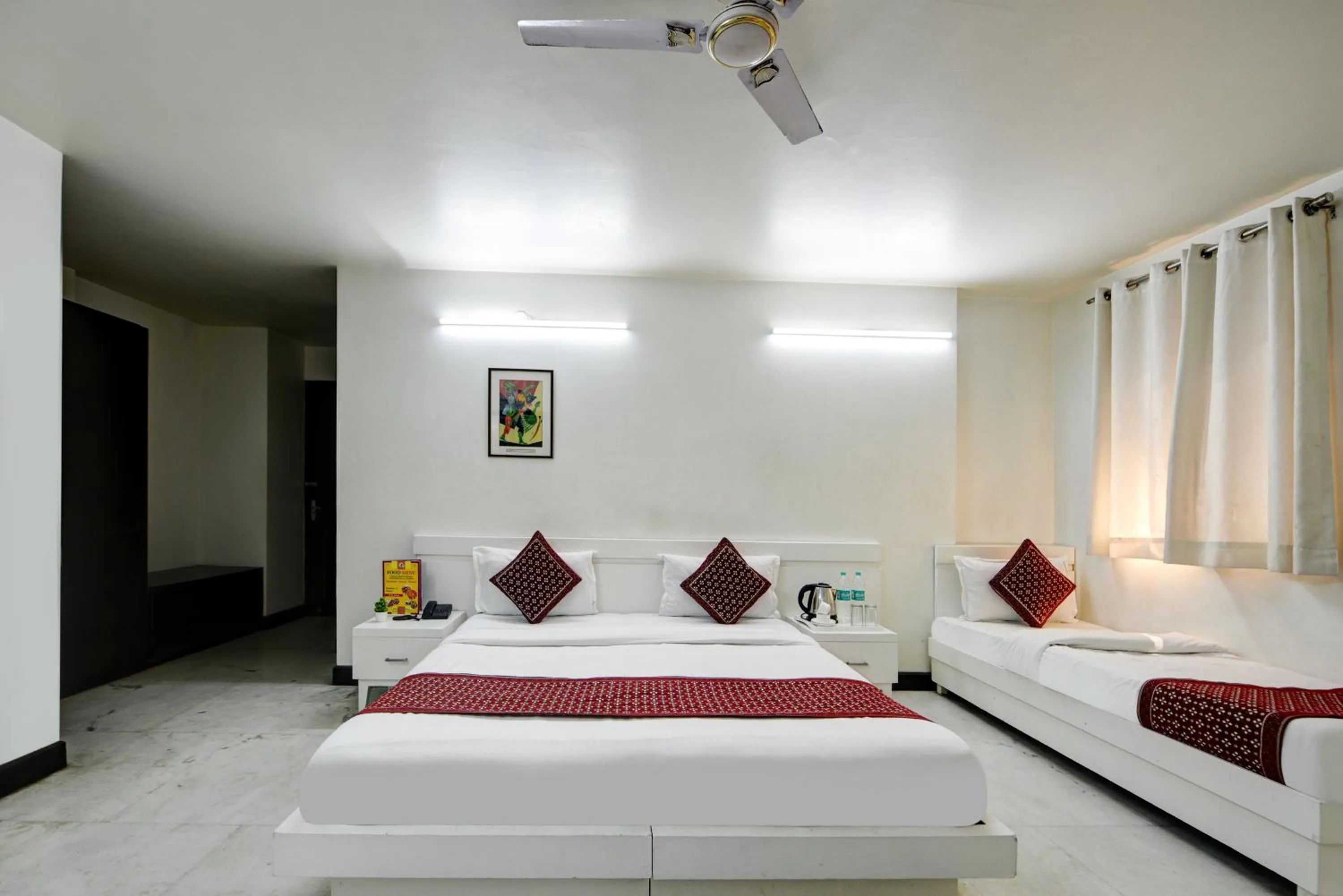 Bedroom, Bed in Sweet Home Lodge