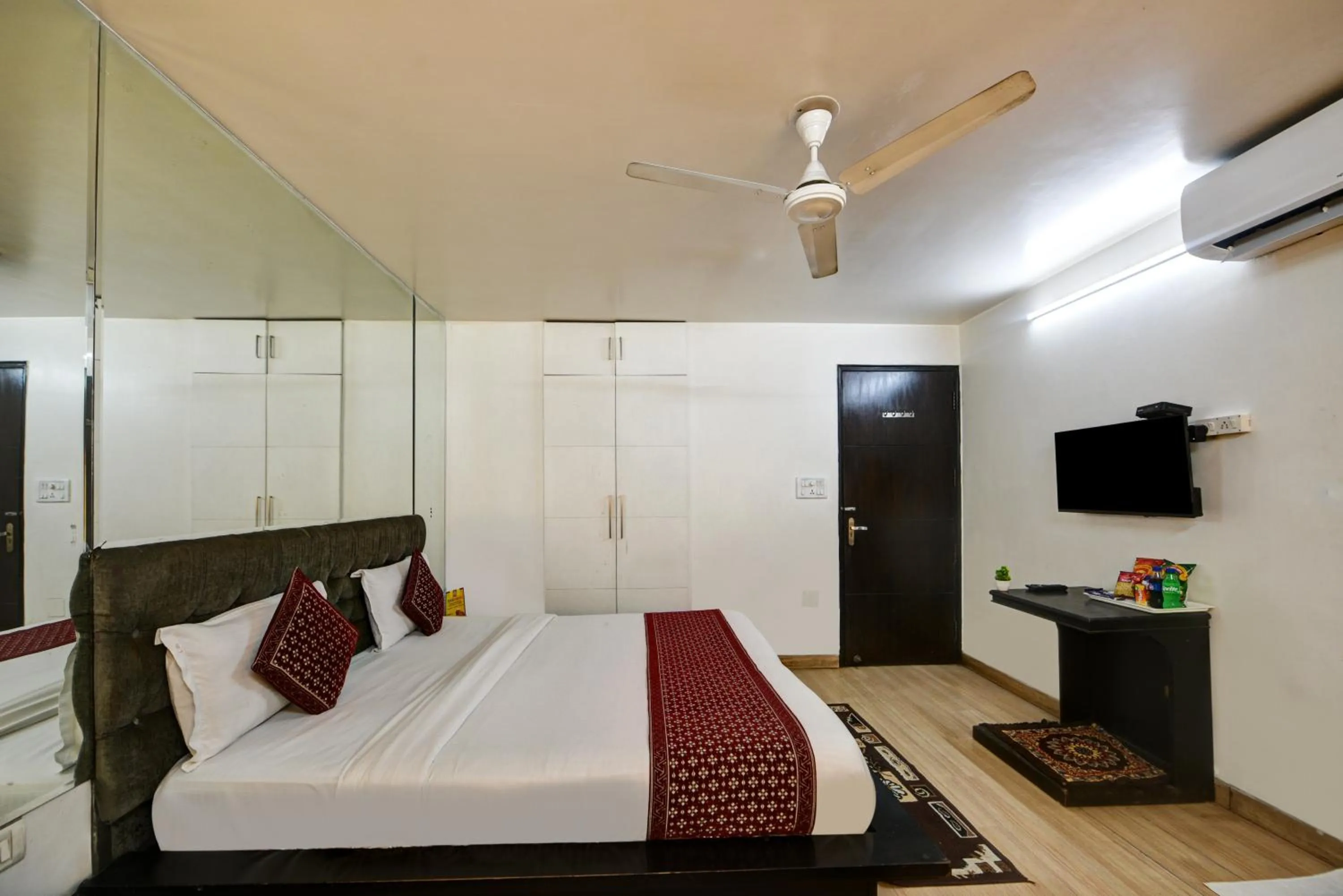 Bedroom, Bed in Sweet Home Lodge
