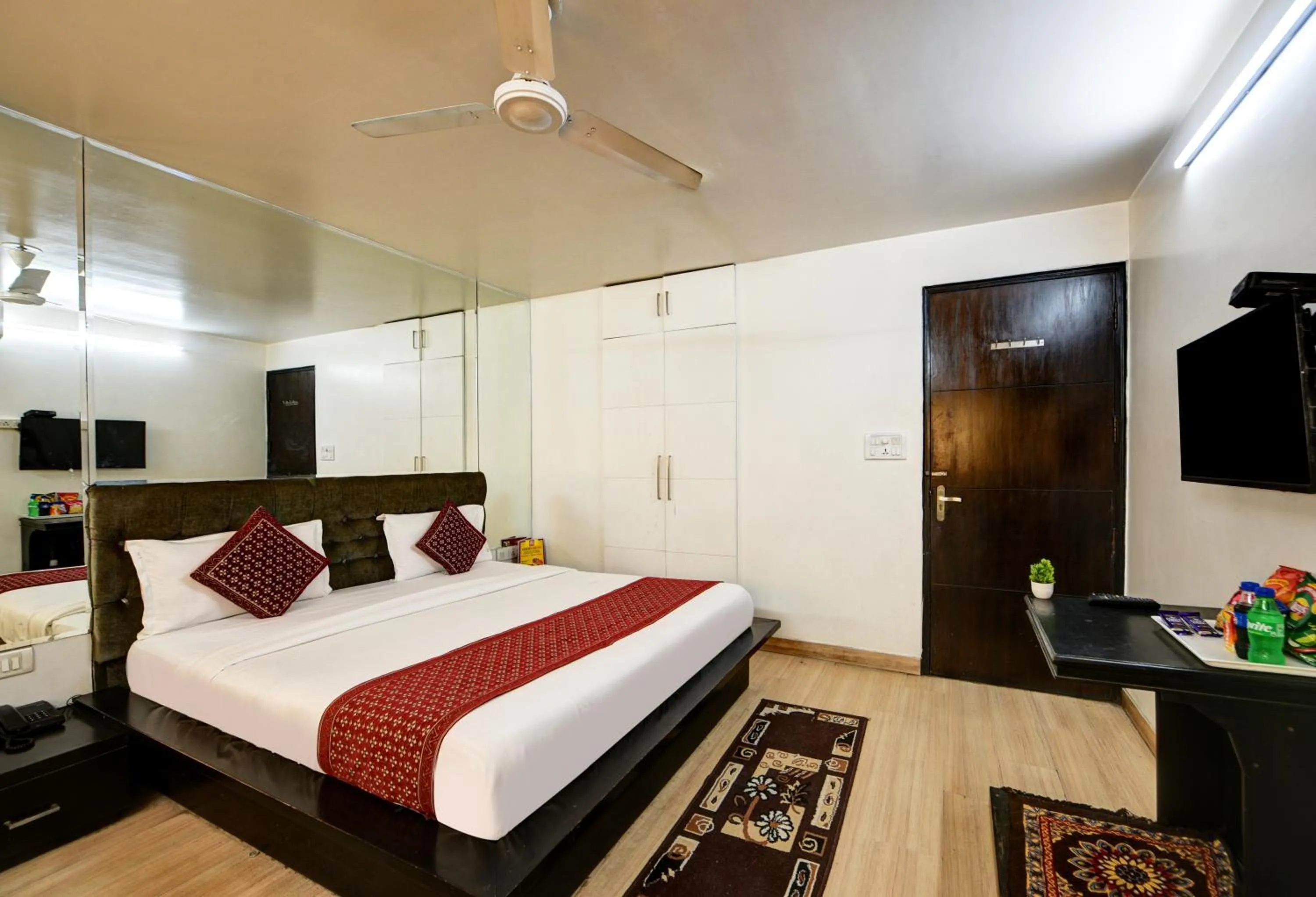 Bedroom, Bed in Sweet Home Lodge