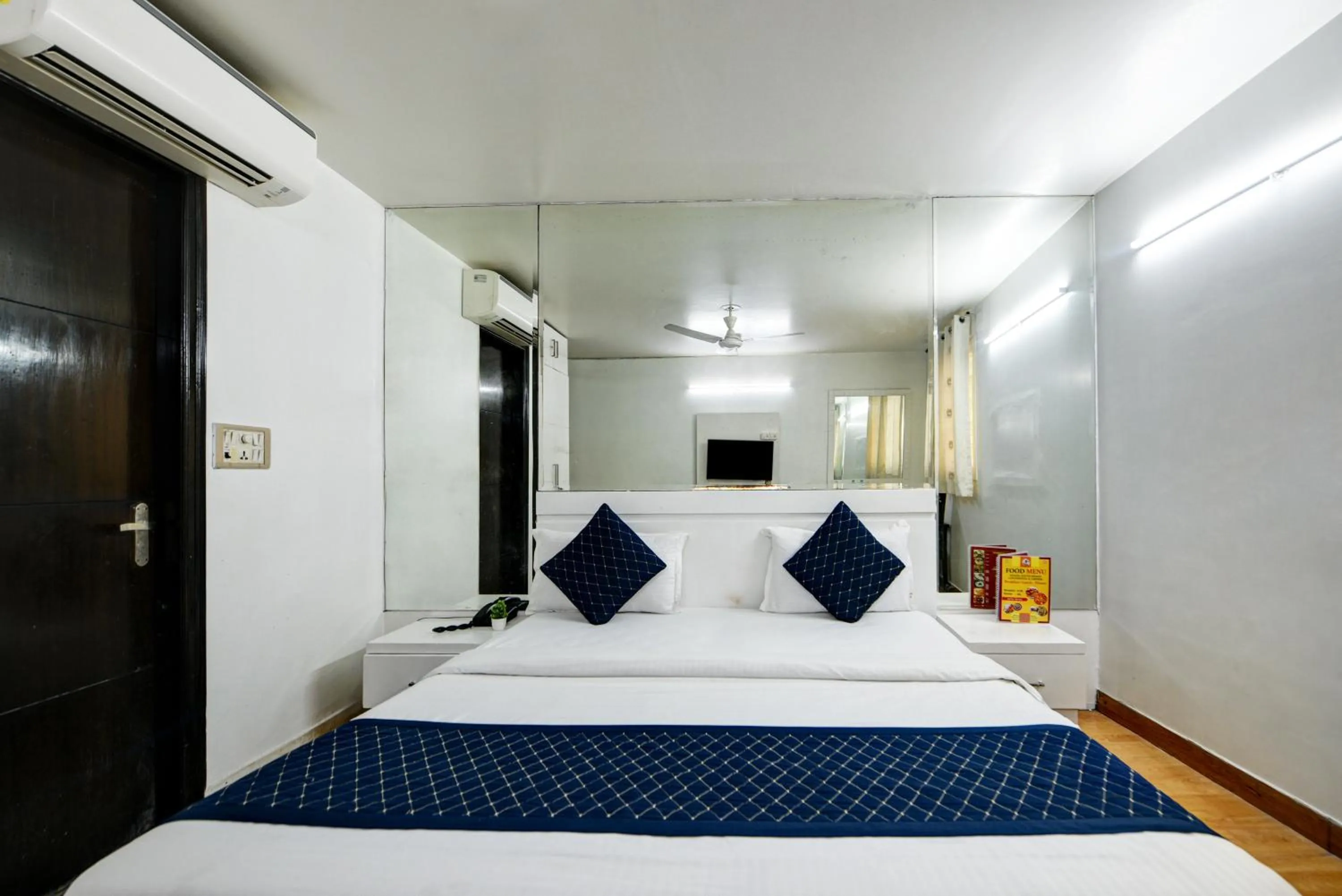 Bedroom, Bed in Sweet Home Lodge