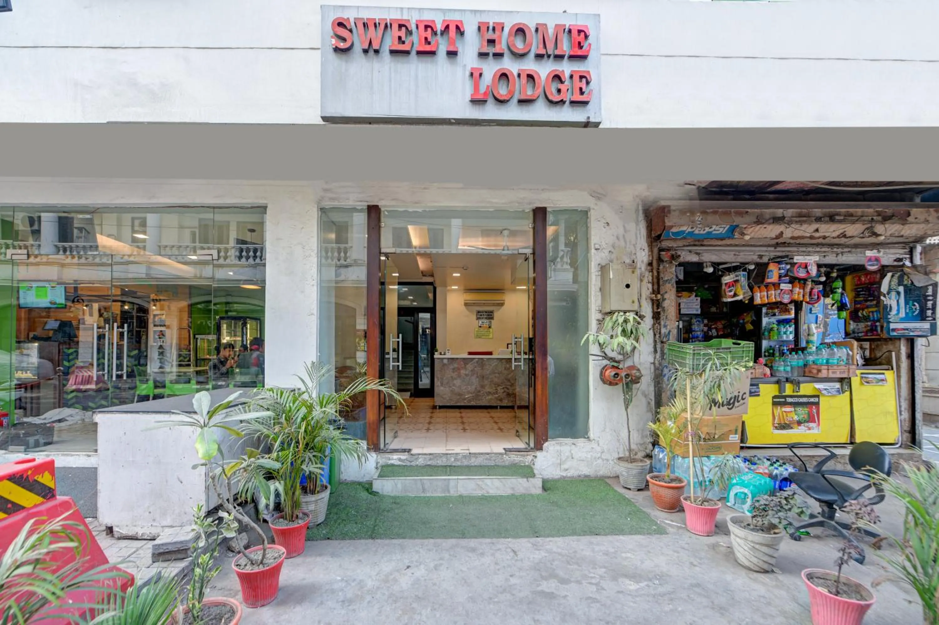 Property building in Sweet Home Lodge