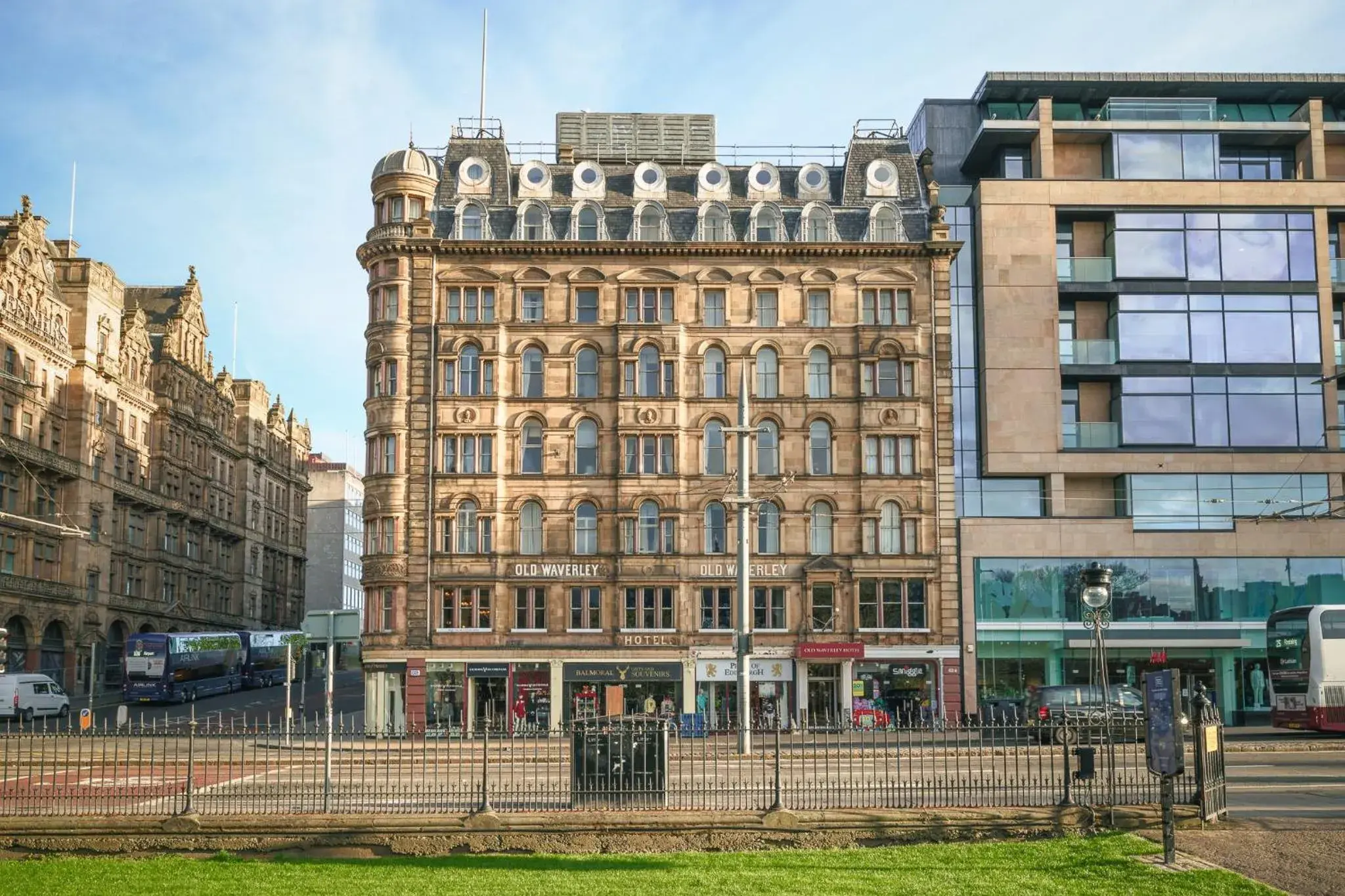 Property building in Old Waverley Hotel Property building in Old Waverley Hotel