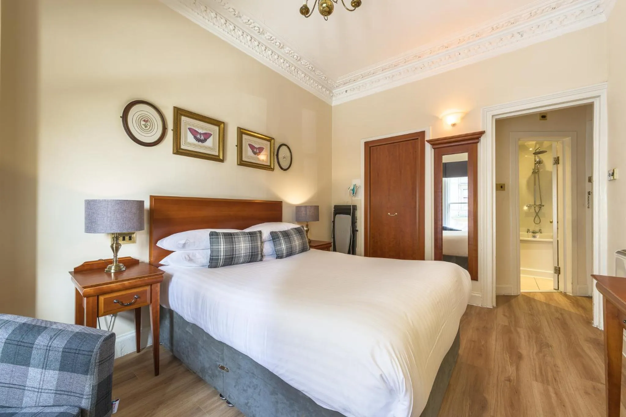 Bed in Old Waverley Hotel