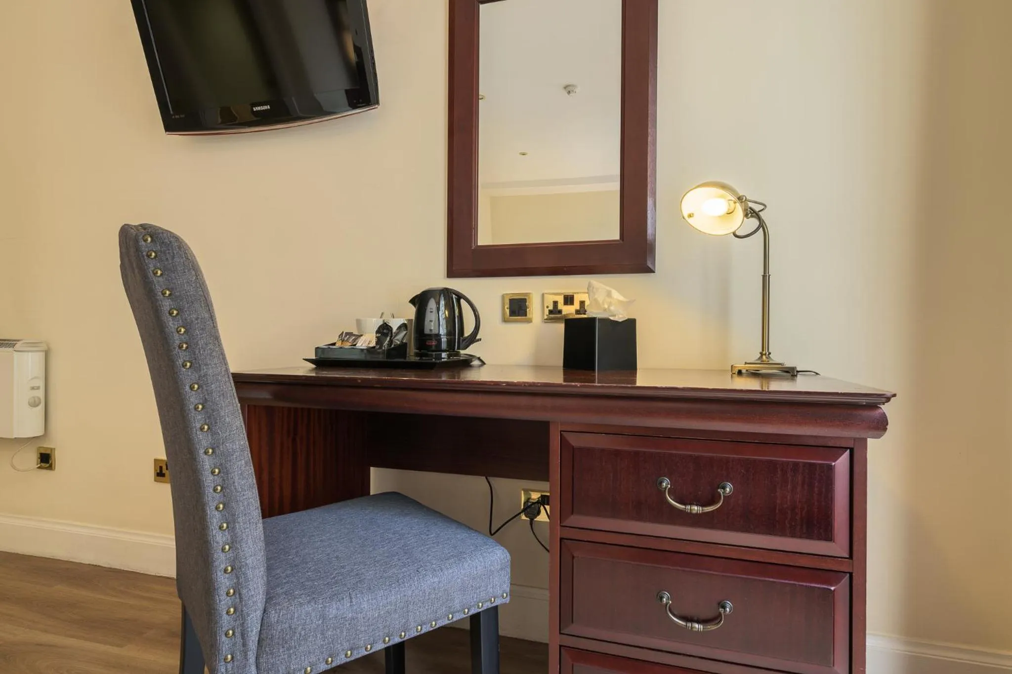 Bedroom in Old Waverley Hotel