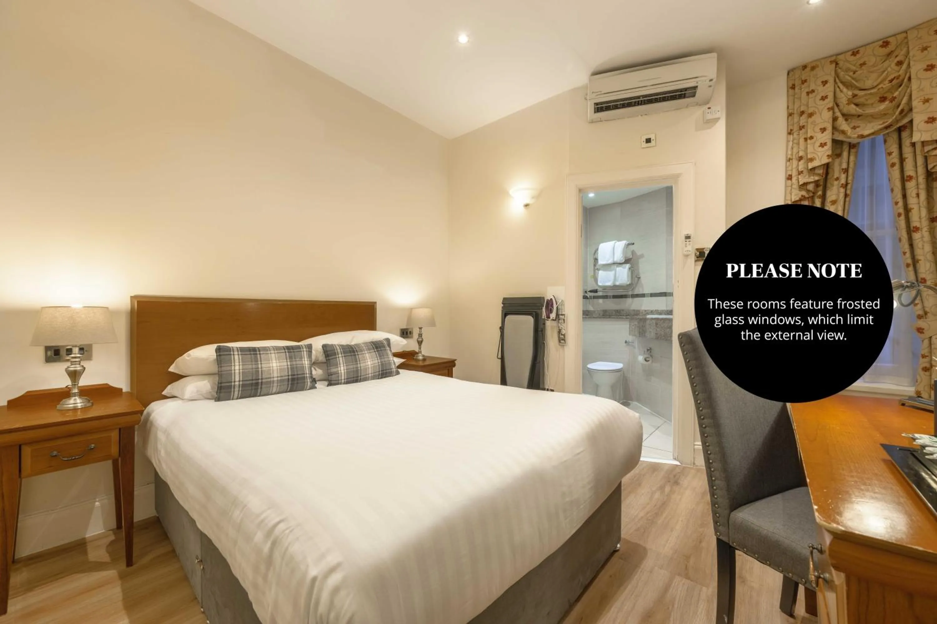 Bed in Old Waverley Hotel