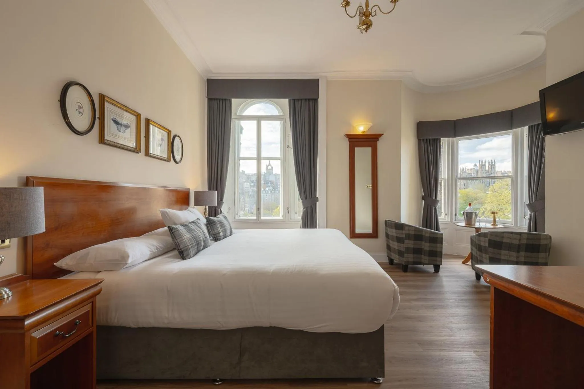 Bed in Old Waverley Hotel