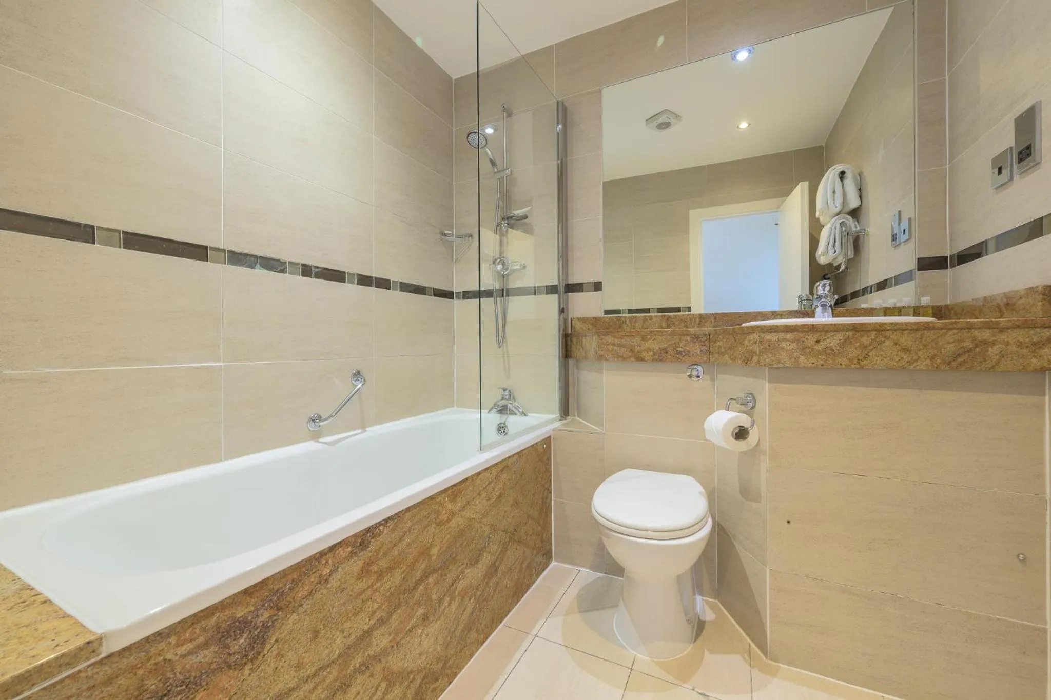 Shower in Old Waverley Hotel