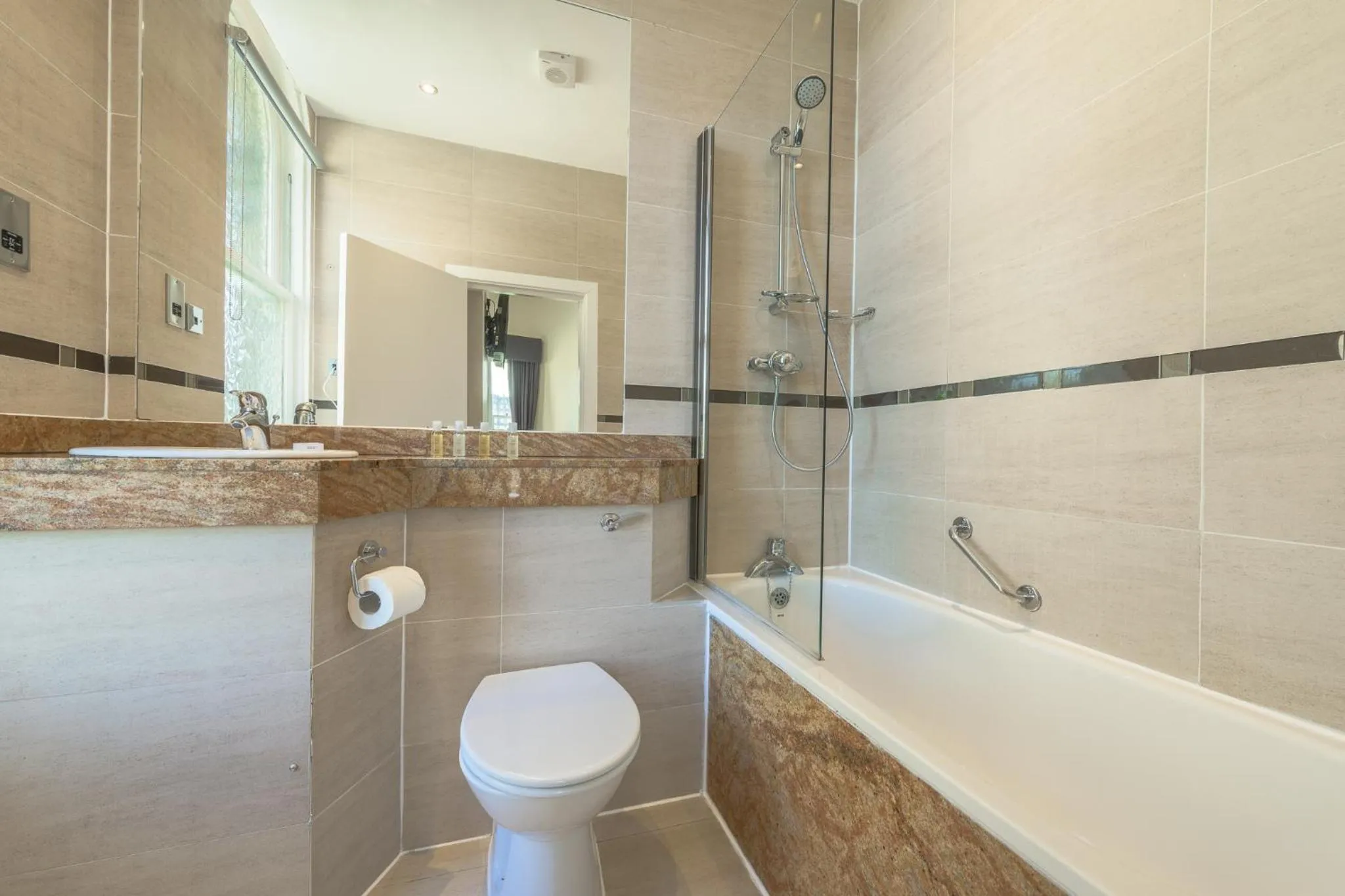 Shower in Old Waverley Hotel