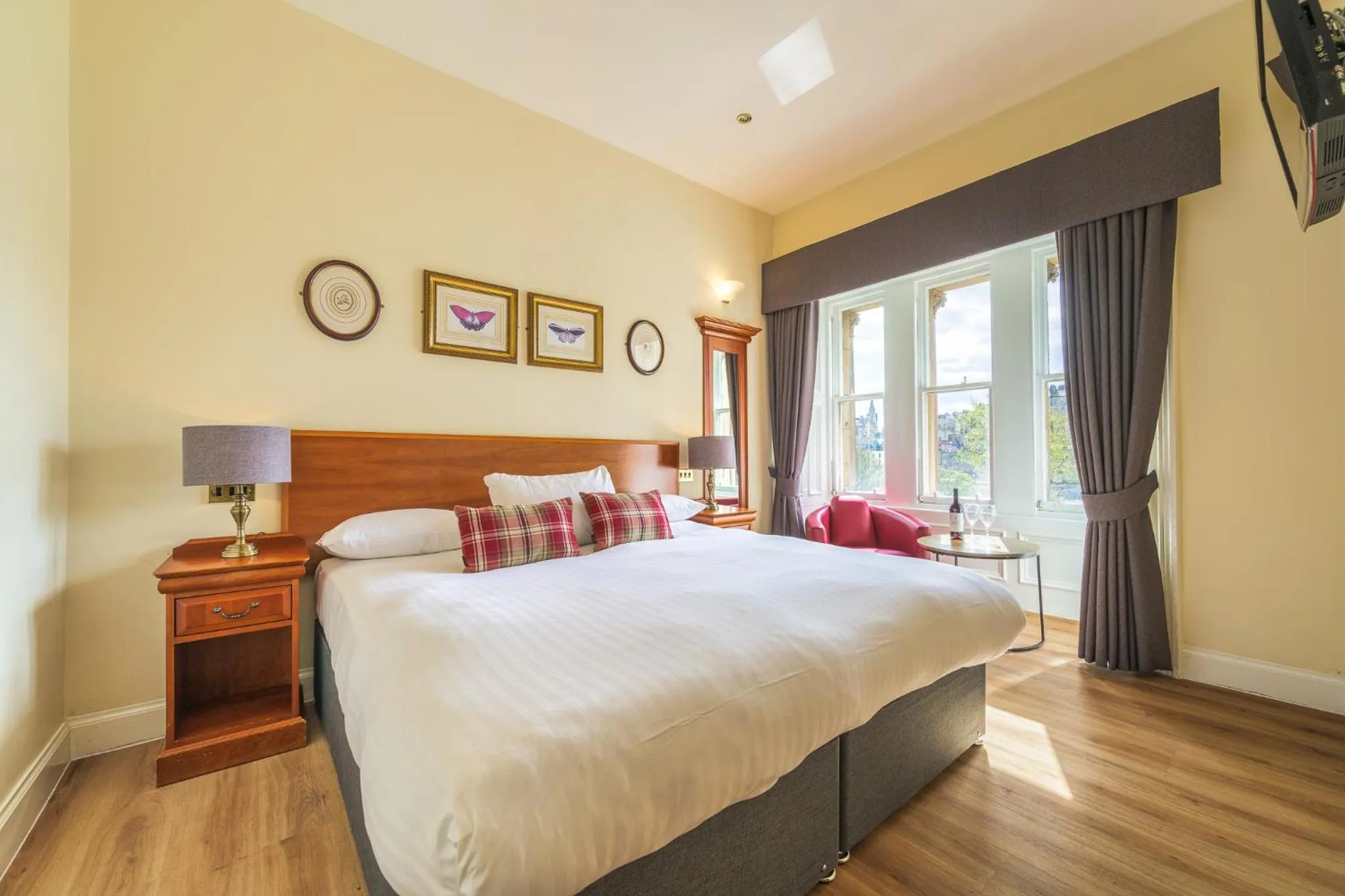 Bed in Old Waverley Hotel