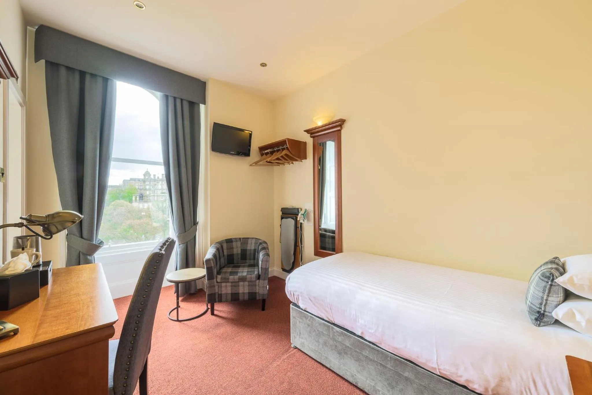 Bed in Old Waverley Hotel