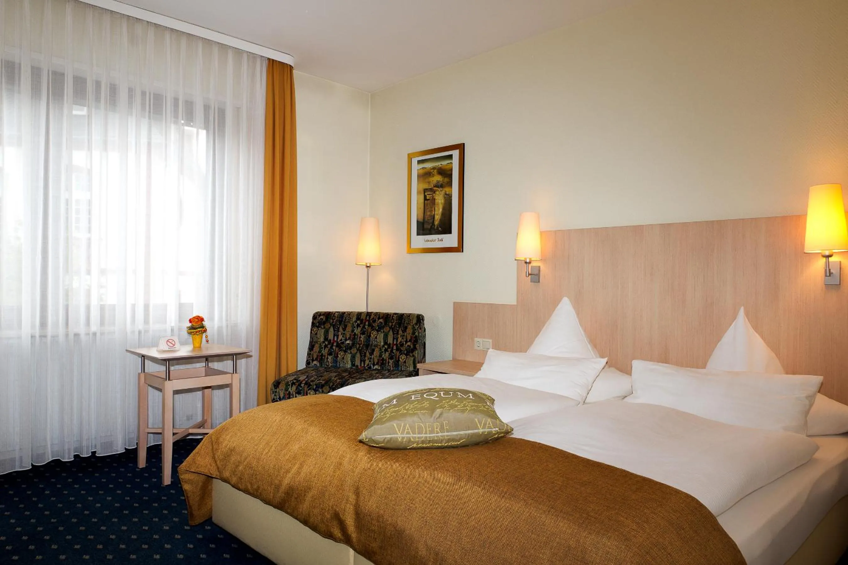room service, Bed in Hotel Deutsches Haus