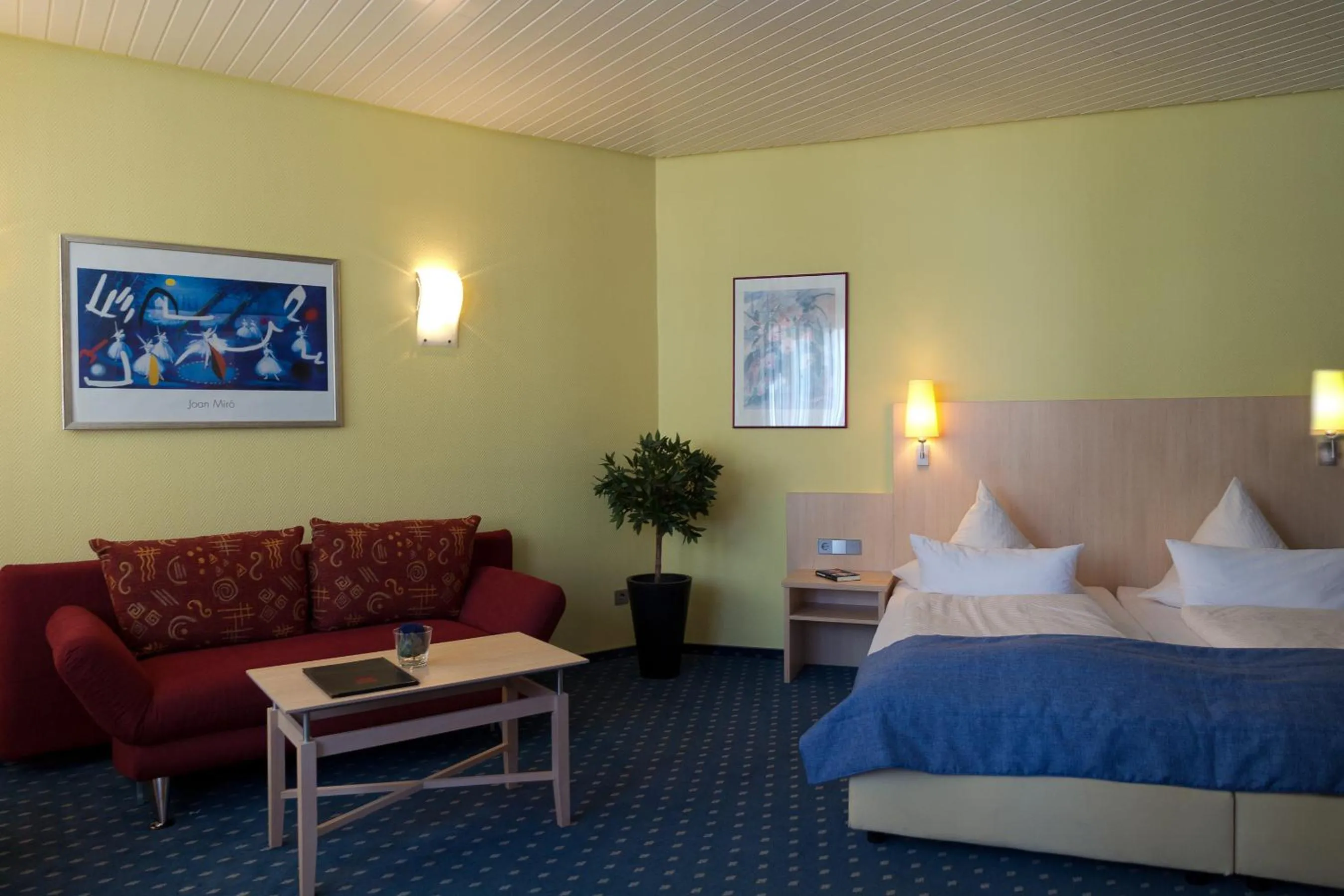 Photo of the whole room, Bed in Hotel Deutsches Haus