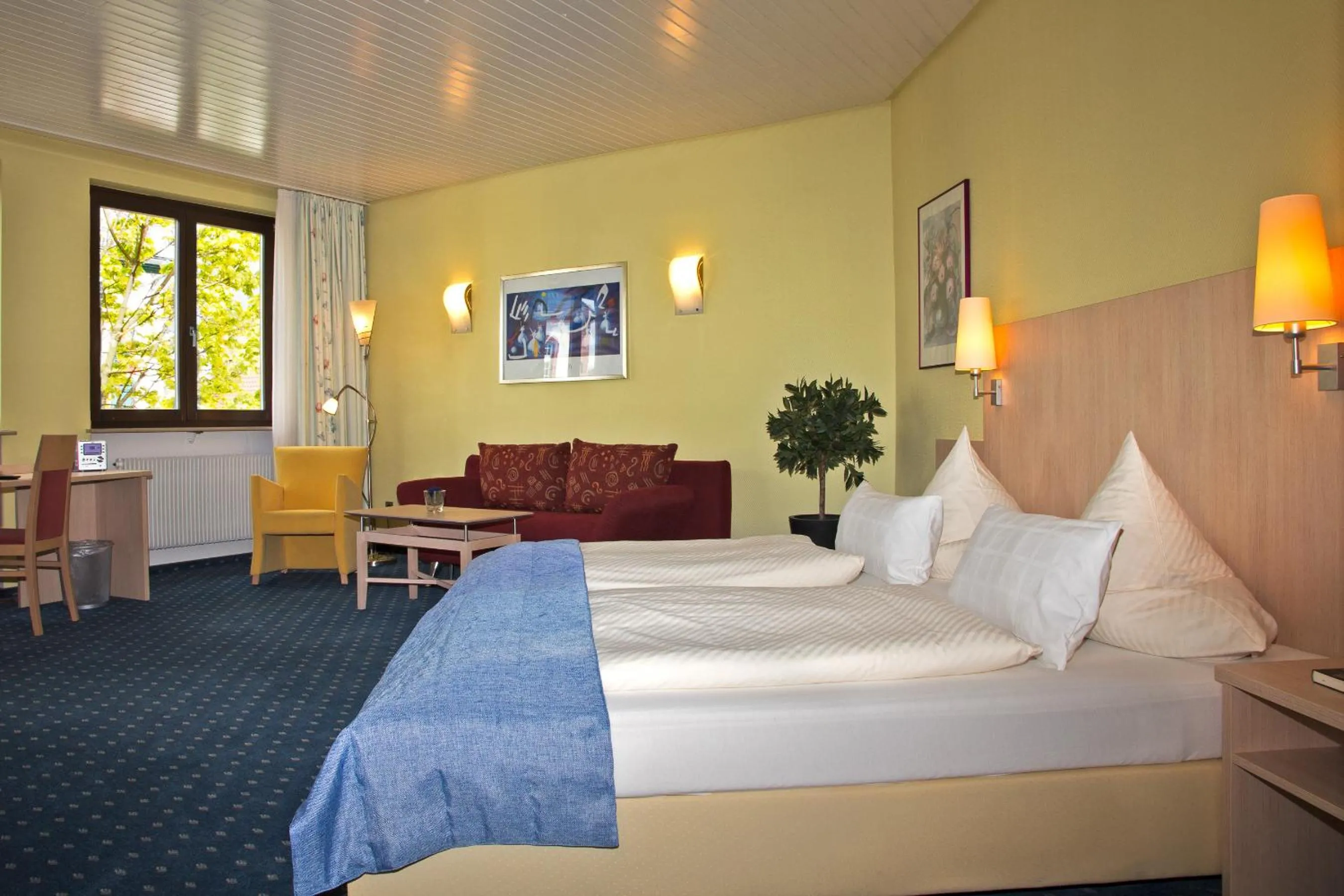 Photo of the whole room, Bed in Hotel Deutsches Haus