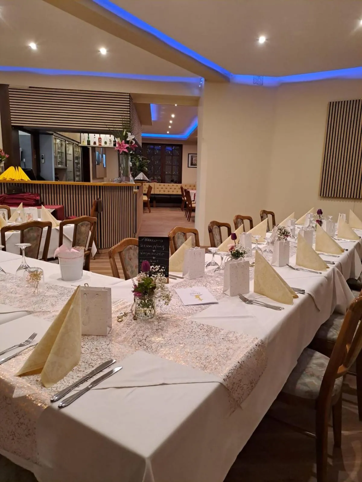Restaurant/places to eat in Hotel Deutsches Haus