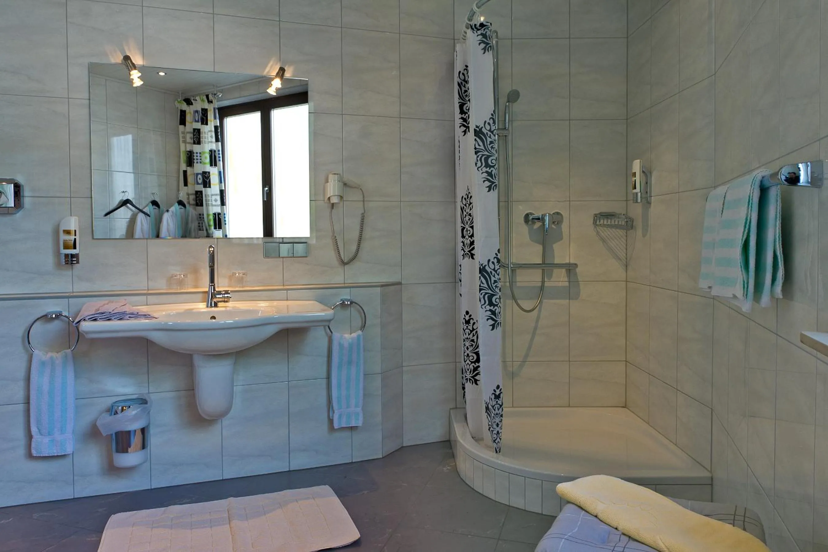 Bathroom in Hotel Deutsches Haus