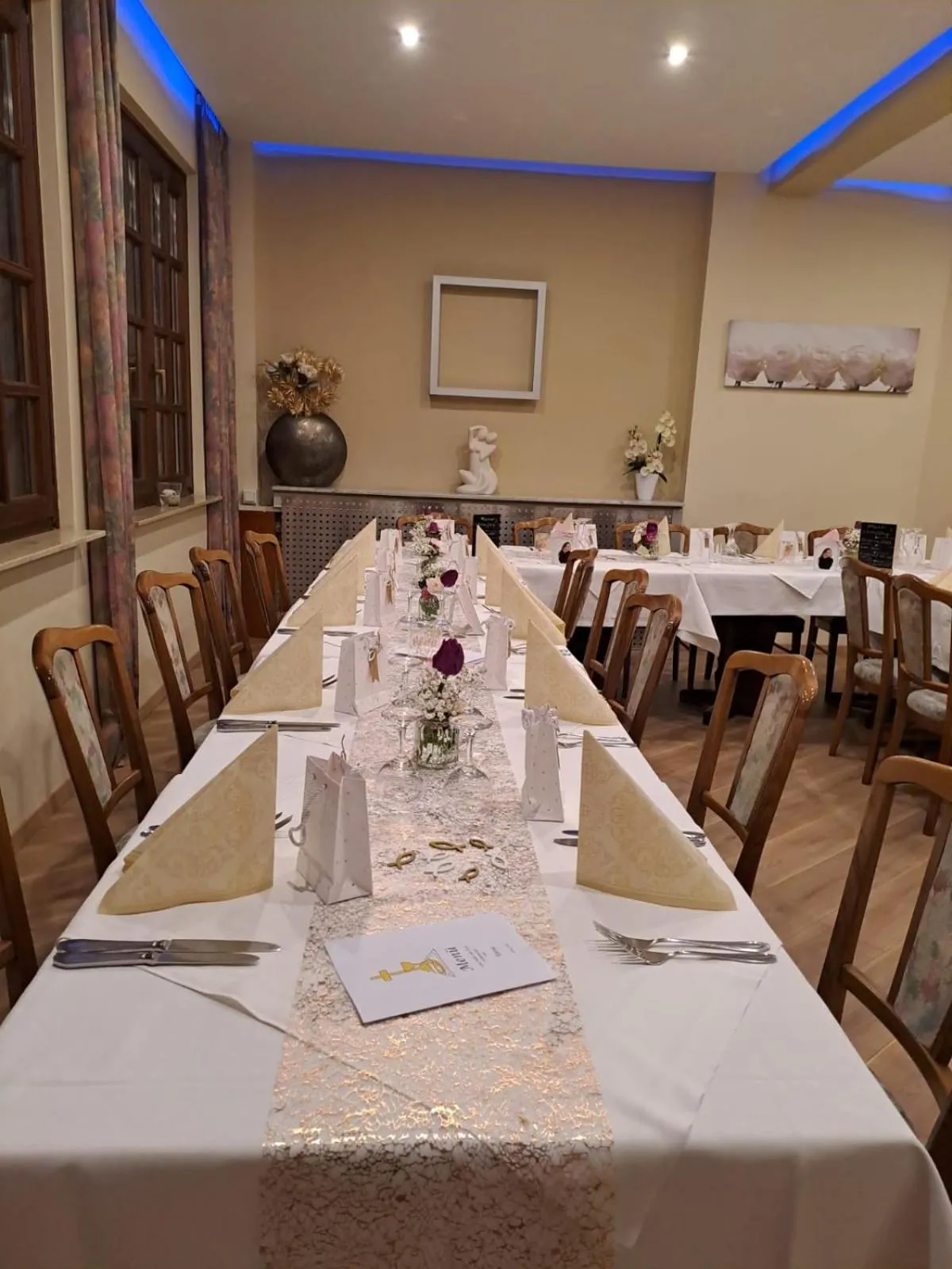 Restaurant/places to eat in Hotel Deutsches Haus