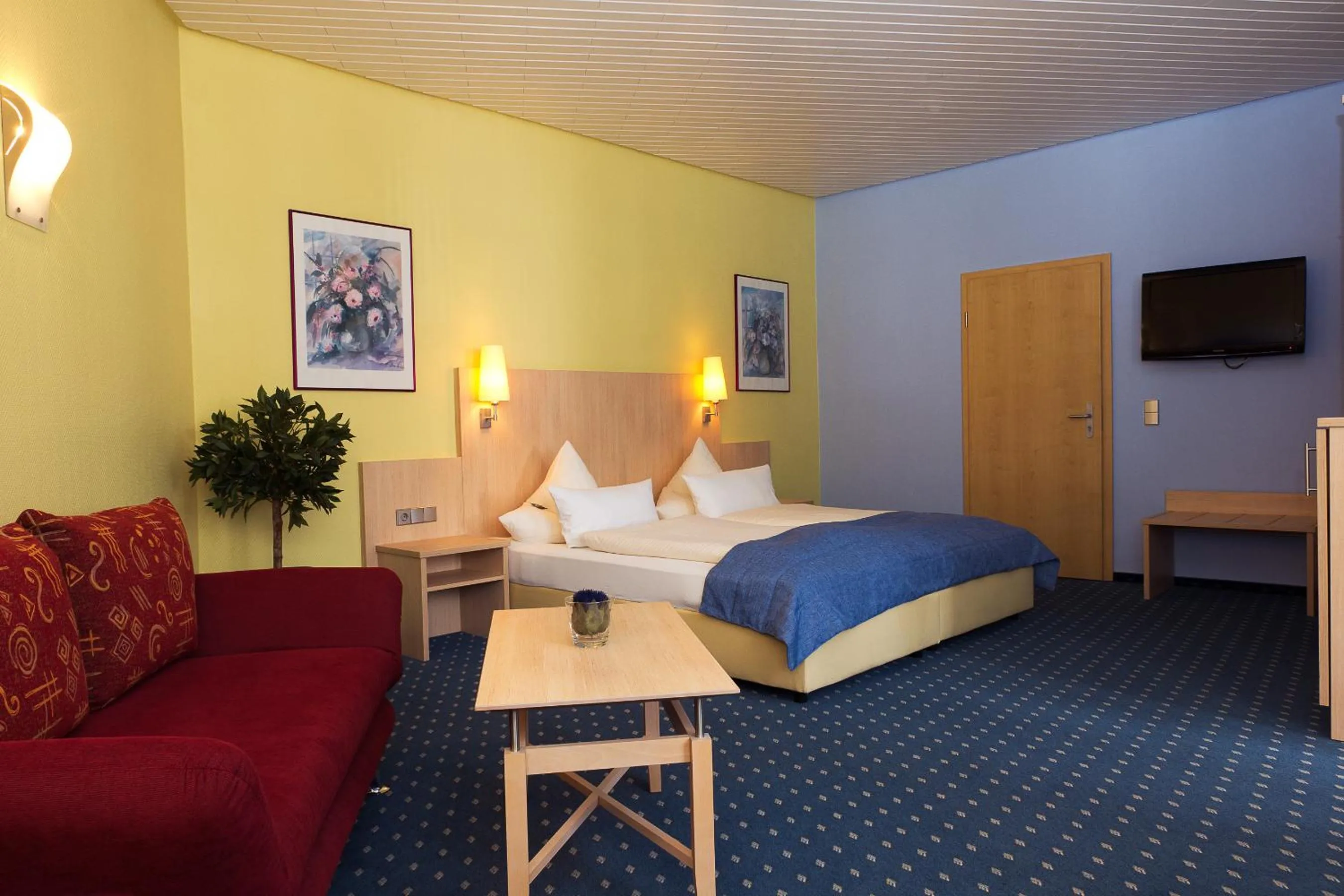 room service, Bed in Hotel Deutsches Haus