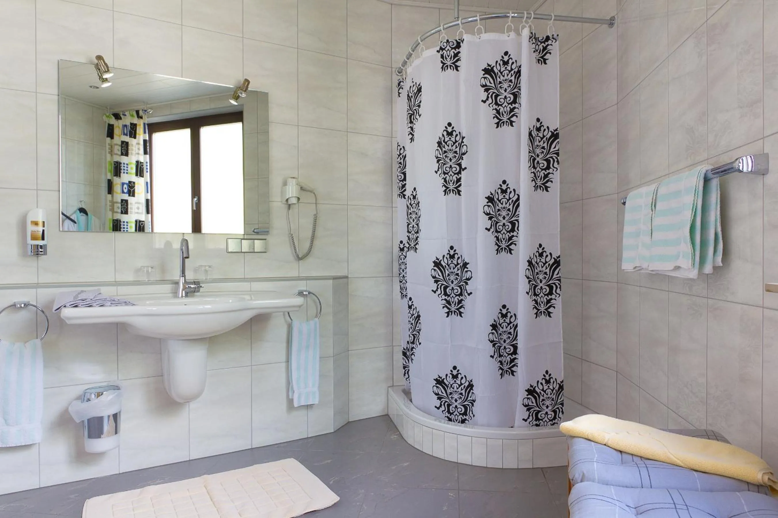 Bathroom in Hotel Deutsches Haus