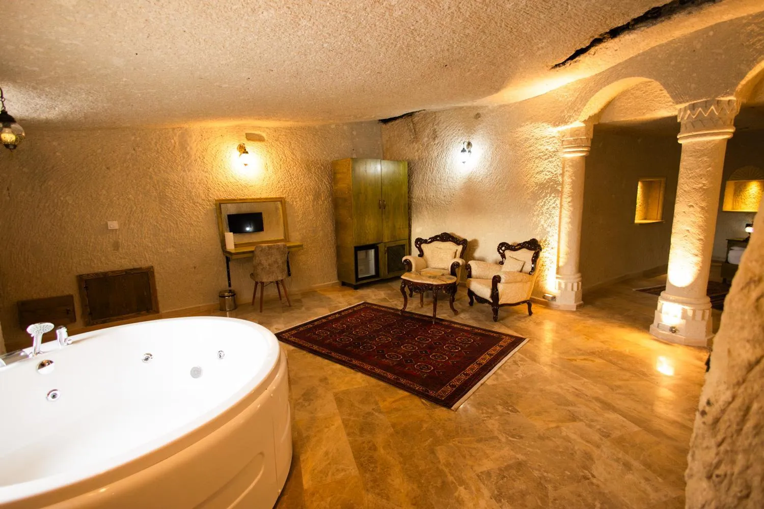 TV and multimedia in Majestic Cave House