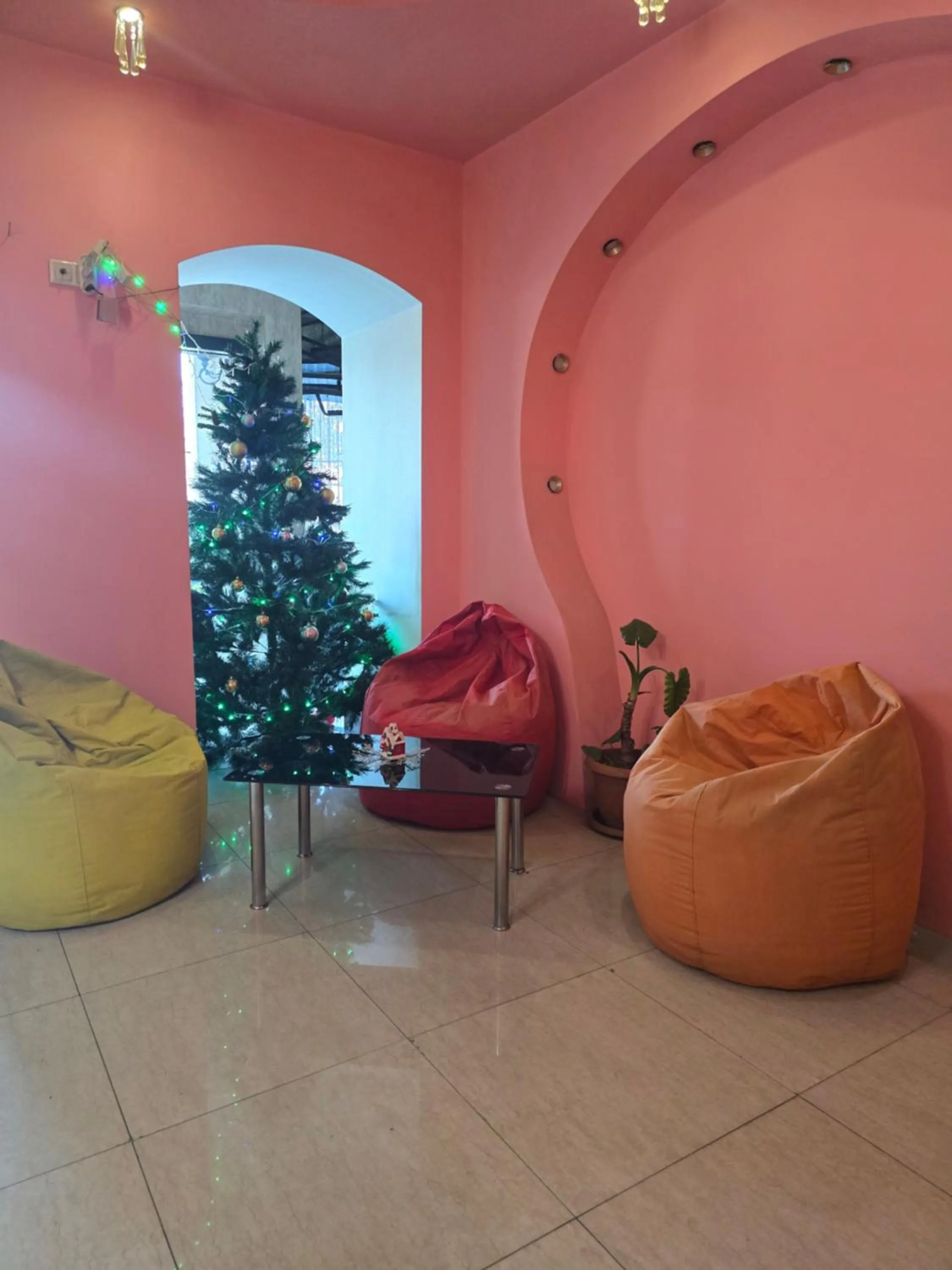 Seating area in Sanapiro +