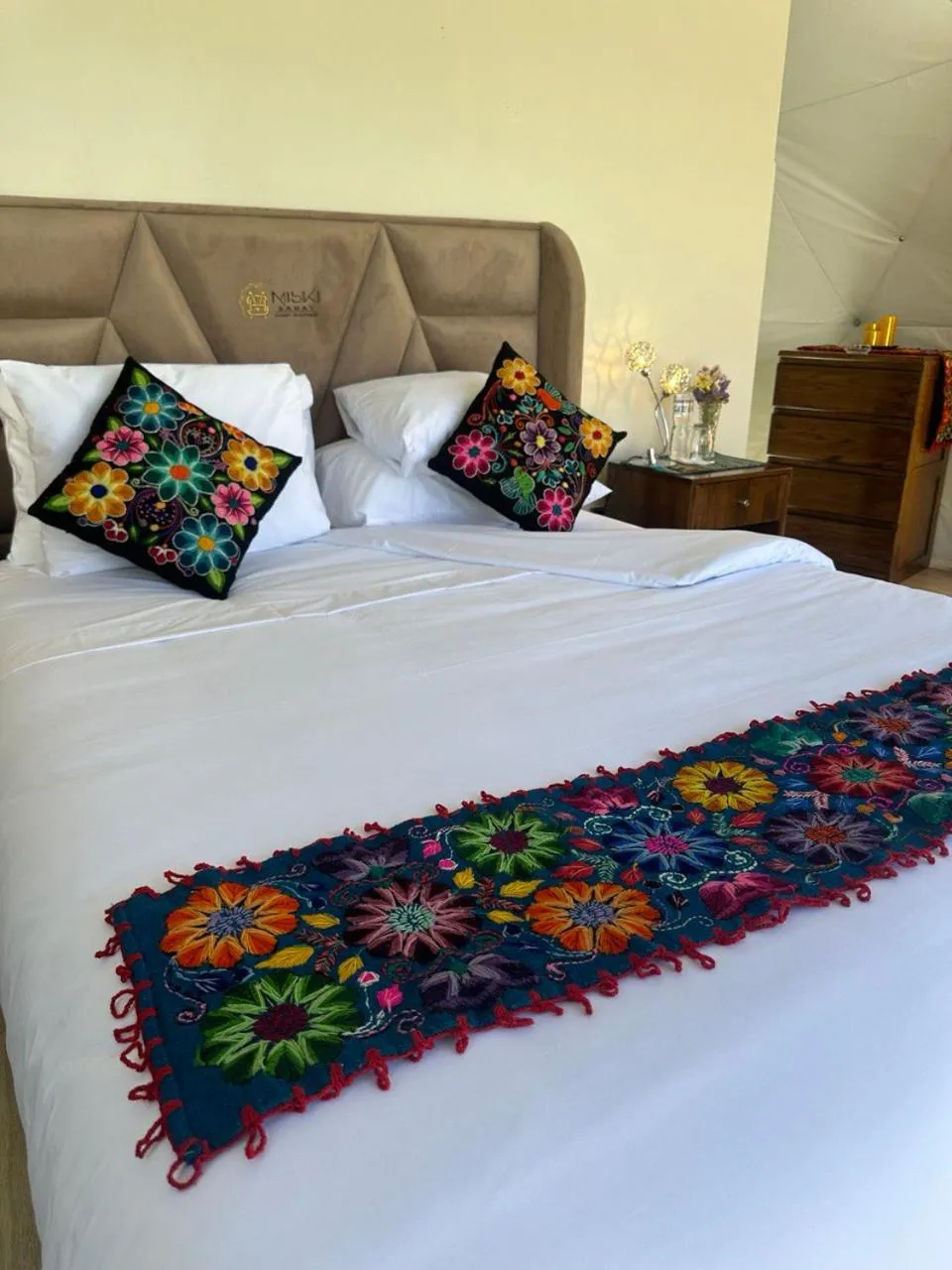 Bed in MISKI SAMAY DOMO BOUTIQUE