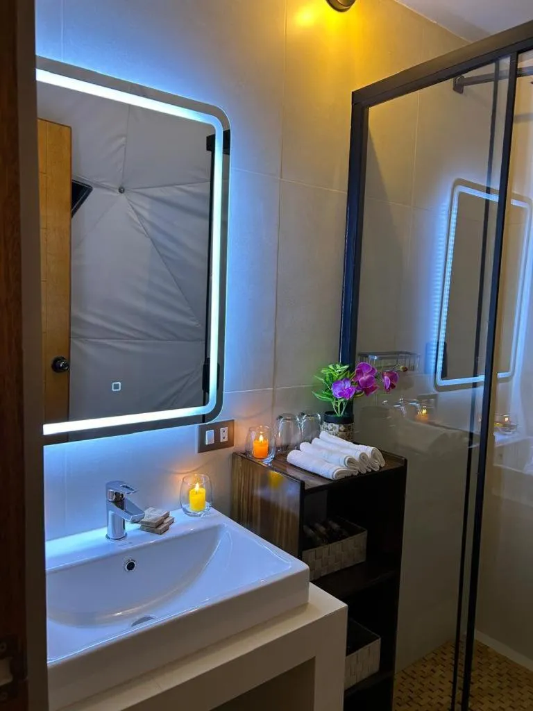 Shower in MISKI SAMAY DOMO BOUTIQUE