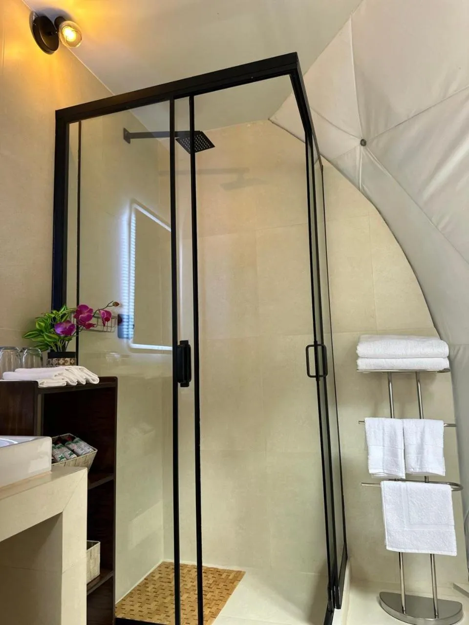 Shower in MISKI SAMAY DOMO BOUTIQUE