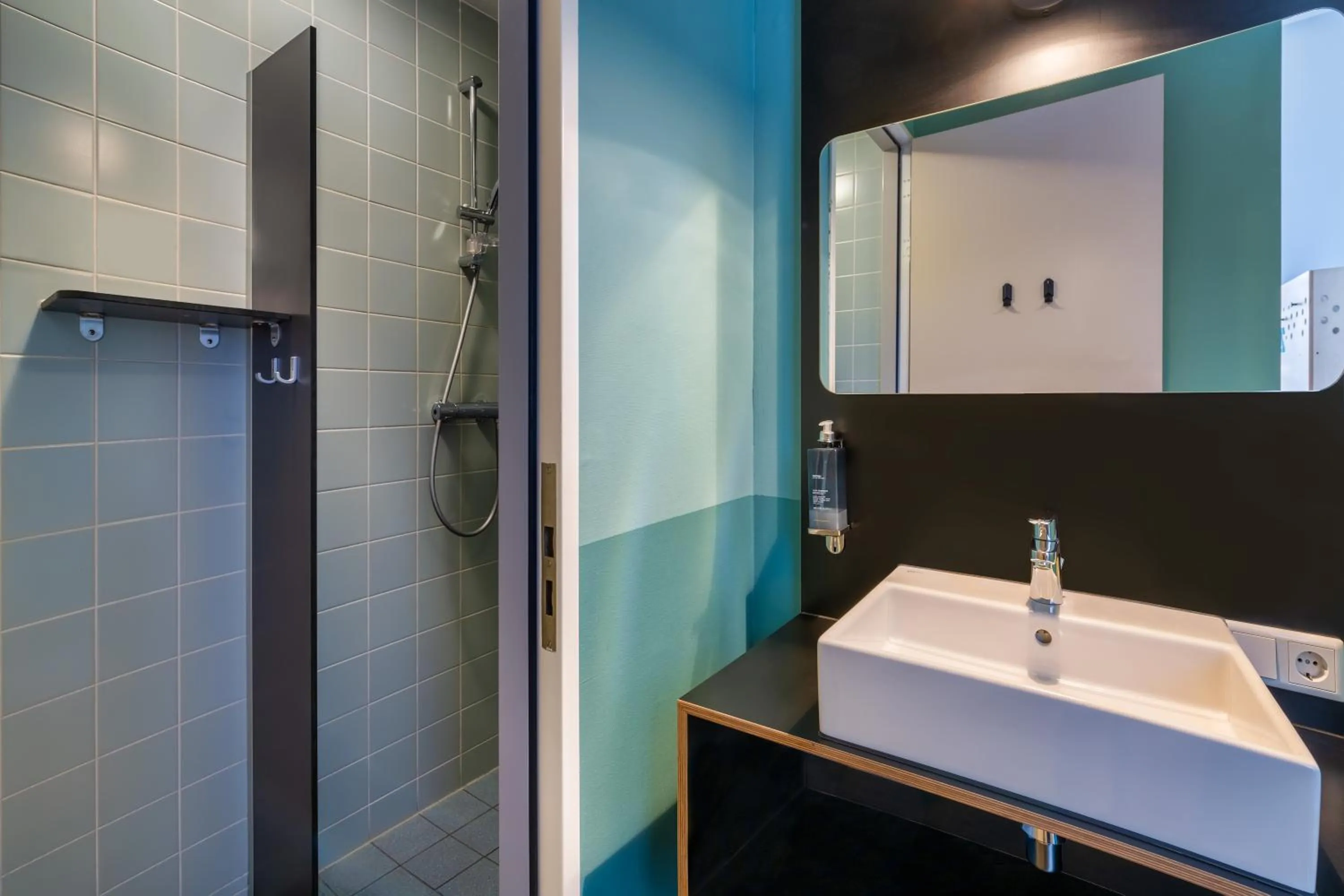 Shower in Stayokay Hostel Amsterdam Oost