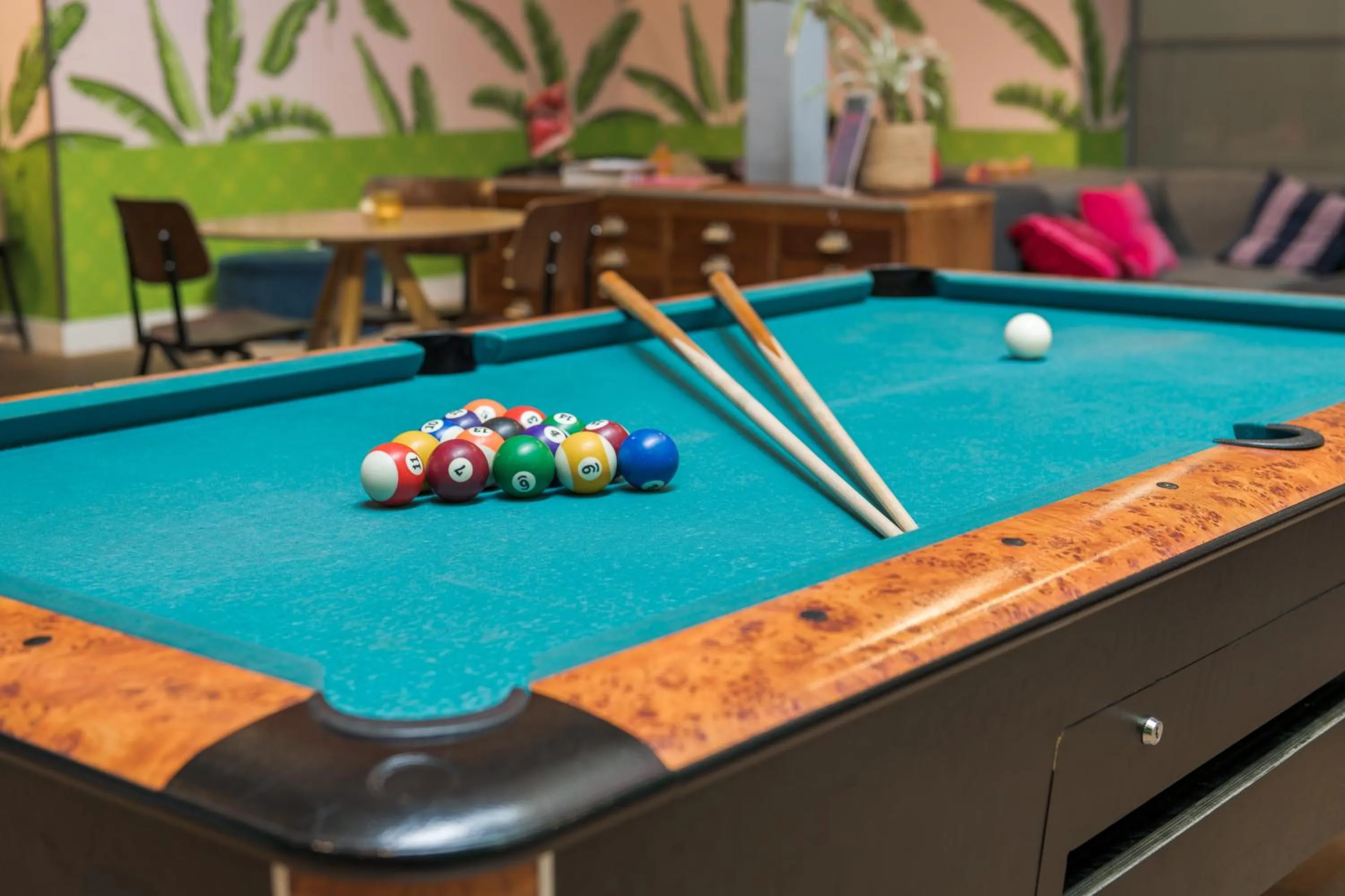 Billiard in Stayokay Hostel Amsterdam Oost