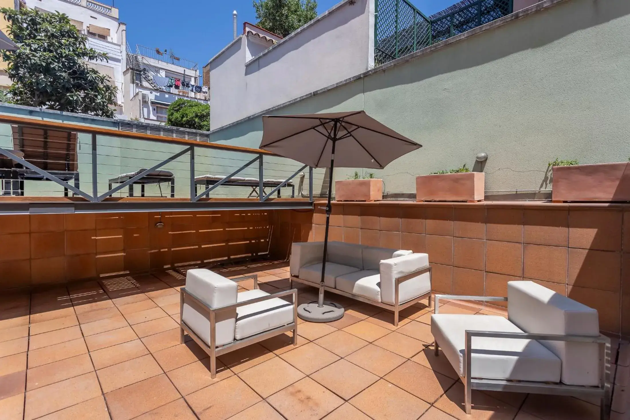 Apartment with Balcony in My Space Emirates - Bright Apartment in Gracia with shared Pool Apartment with Balcony in My Space Emirates - Bright Apartment in Gracia with shared Pool