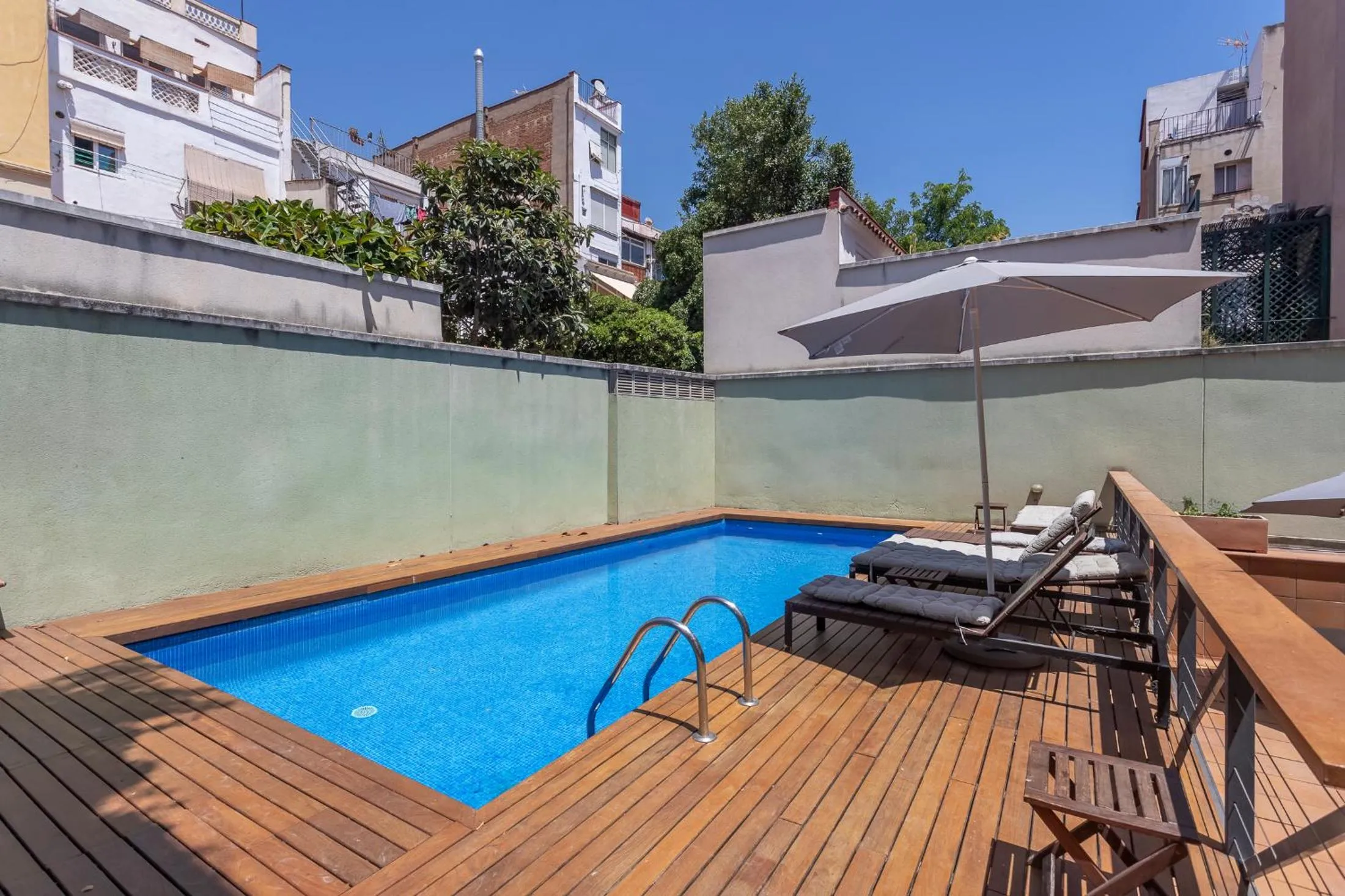 My Space Emirates - Bright Apartment in Gracia with shared Pool