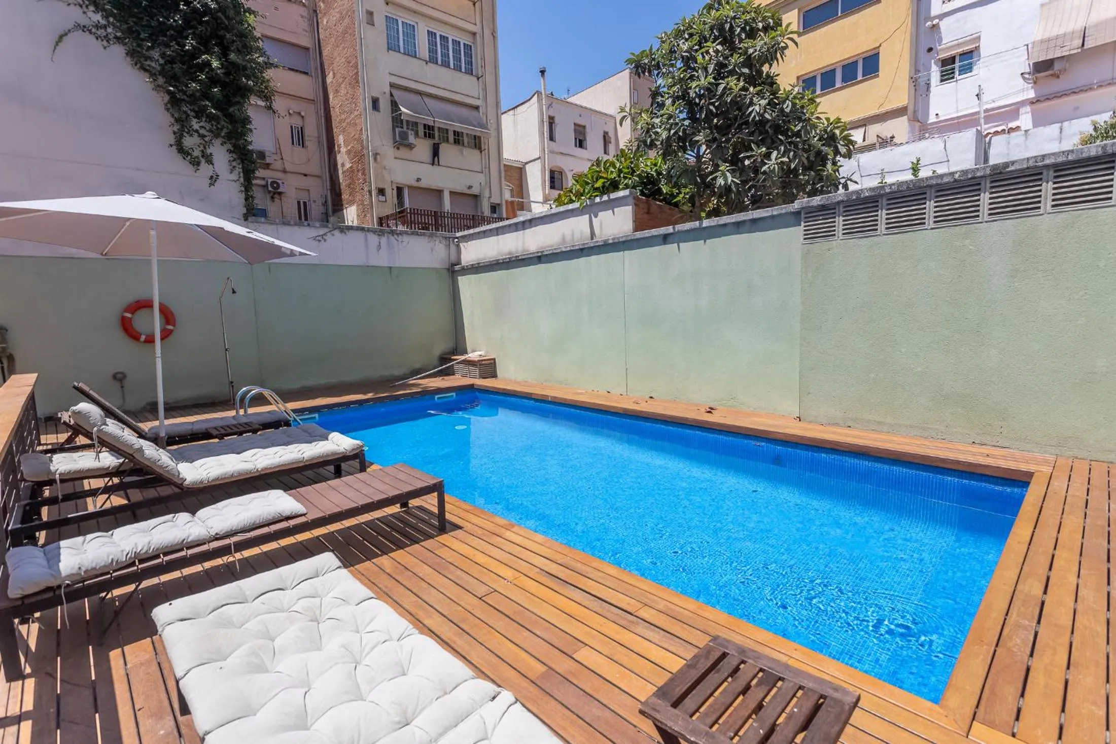 My Space Emirates - Bright Apartment in Gracia with shared Pool