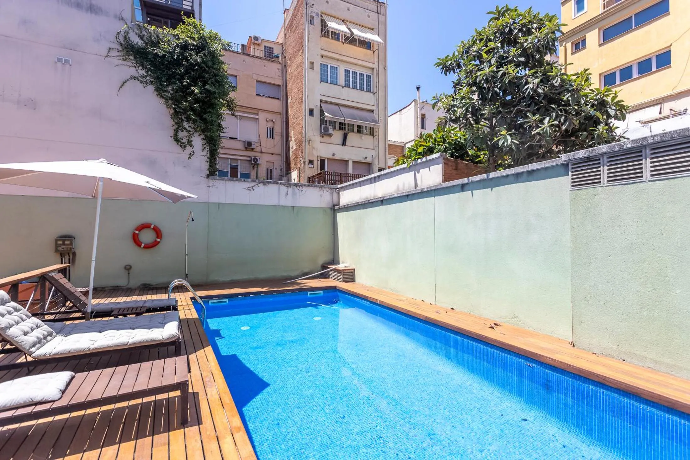 My Space Emirates - Bright Apartment in Gracia with shared Pool