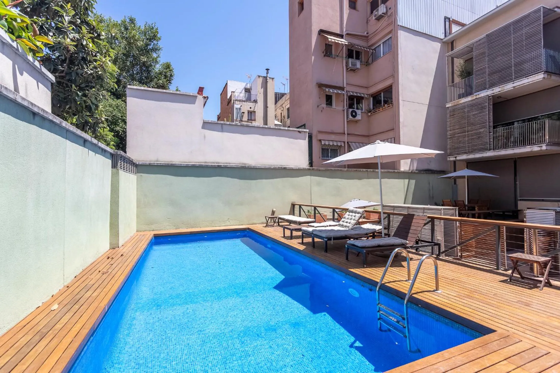 My Space Emirates - Bright Apartment in Gracia with shared Pool