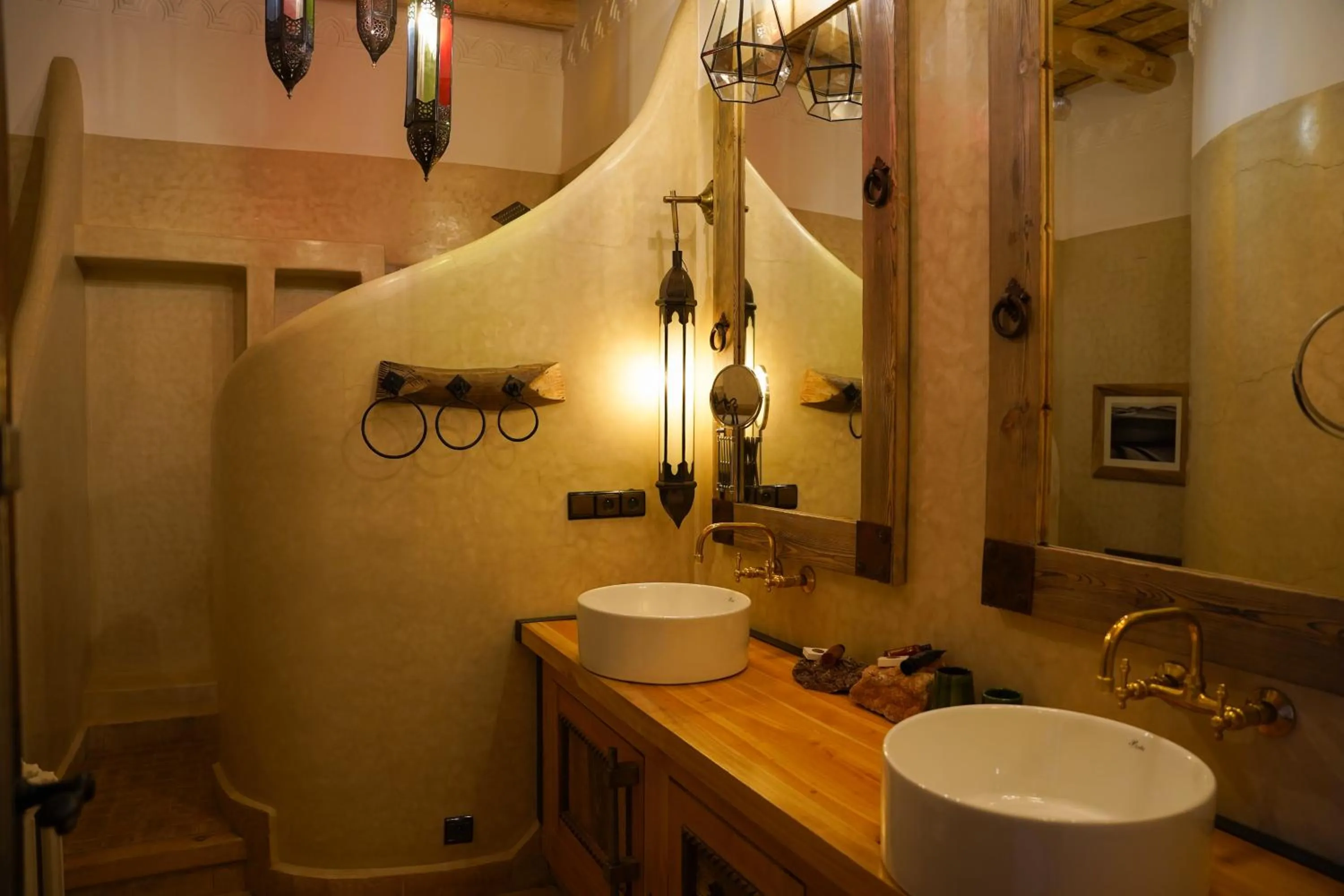 Shower in Eden Boutique Hotel