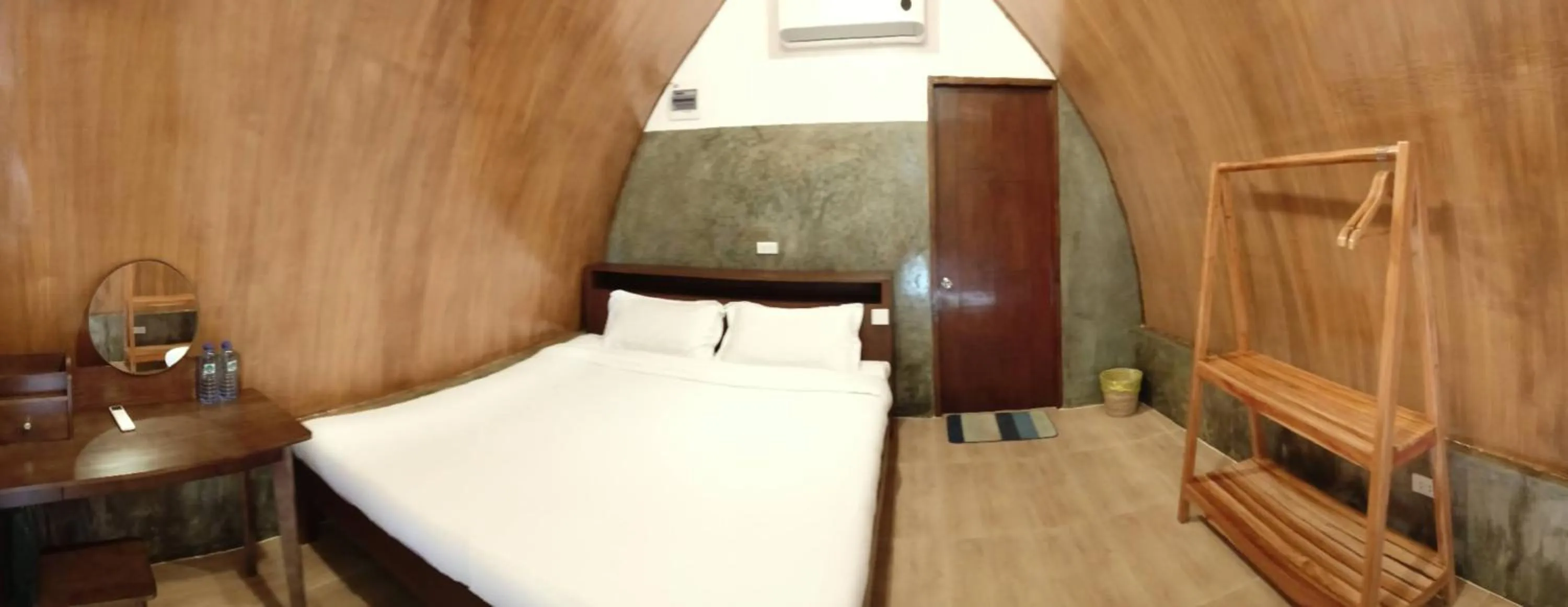 Bed in East Holiday Resort Moalboal