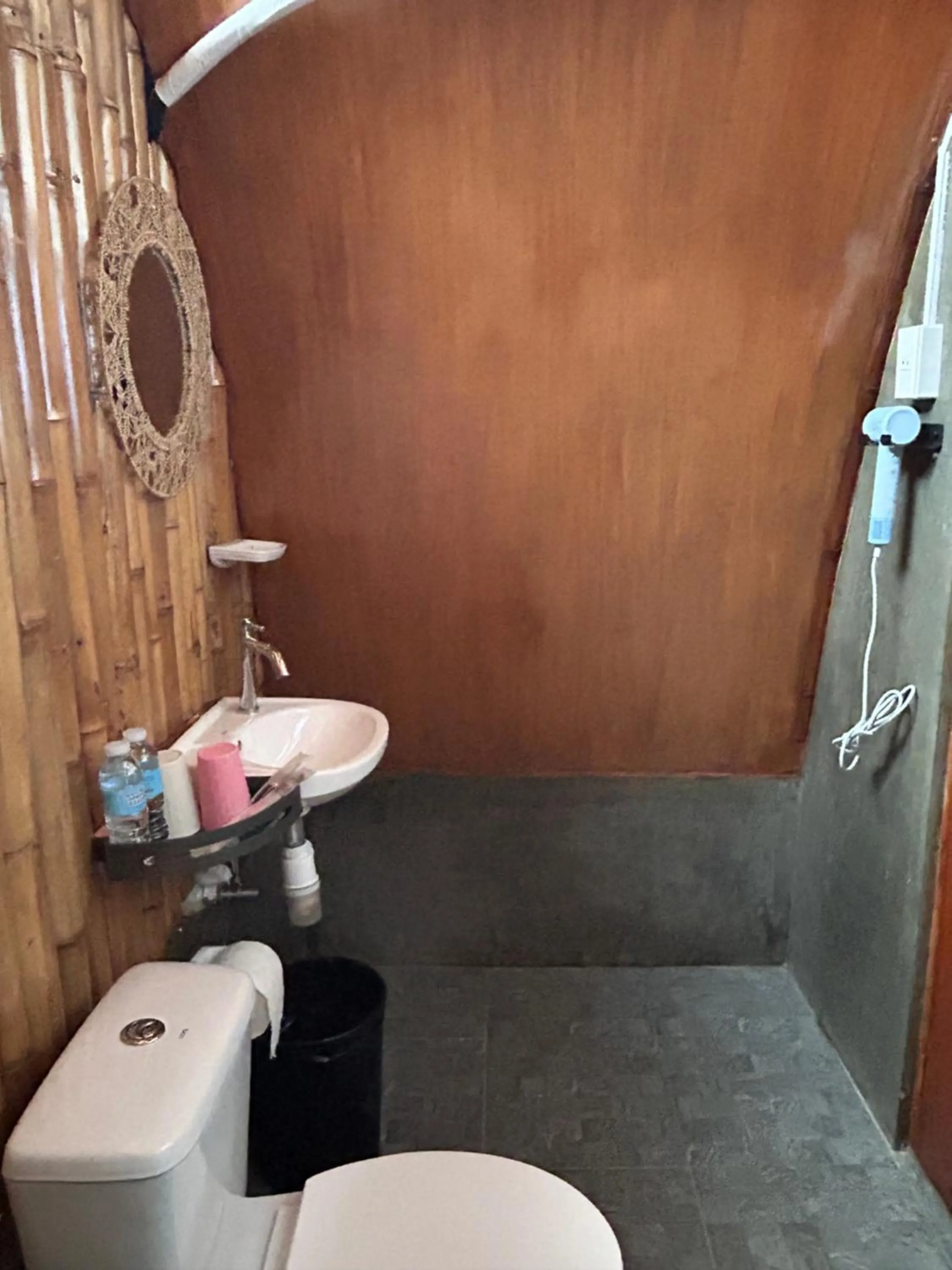 Toilet in East Holiday Resort Moalboal