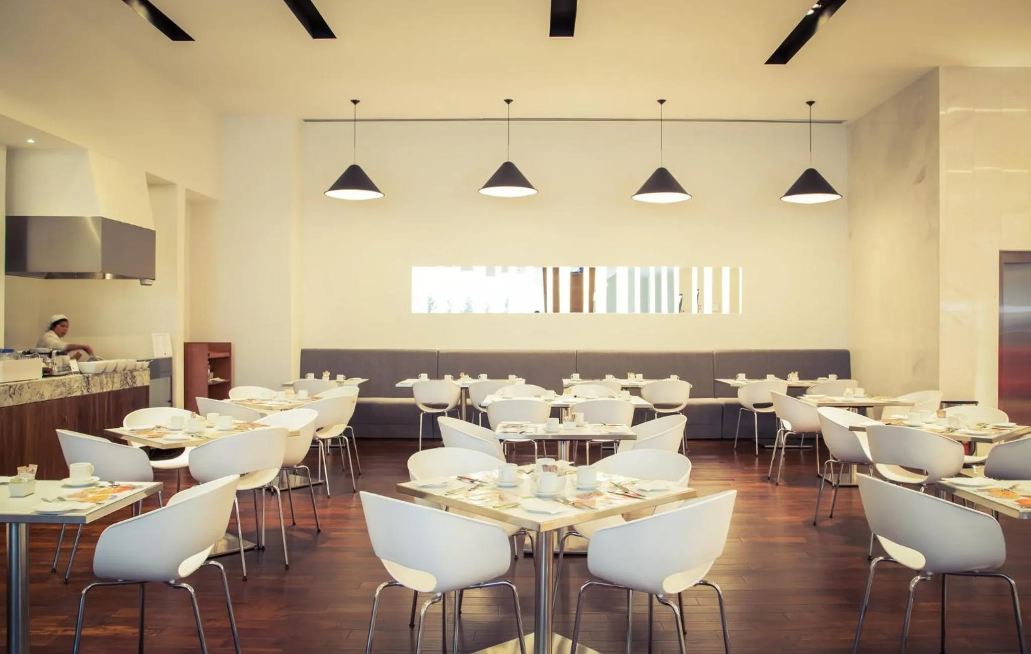 Restaurant/places to eat in Fiesta Inn Plaza Central Aeropuerto