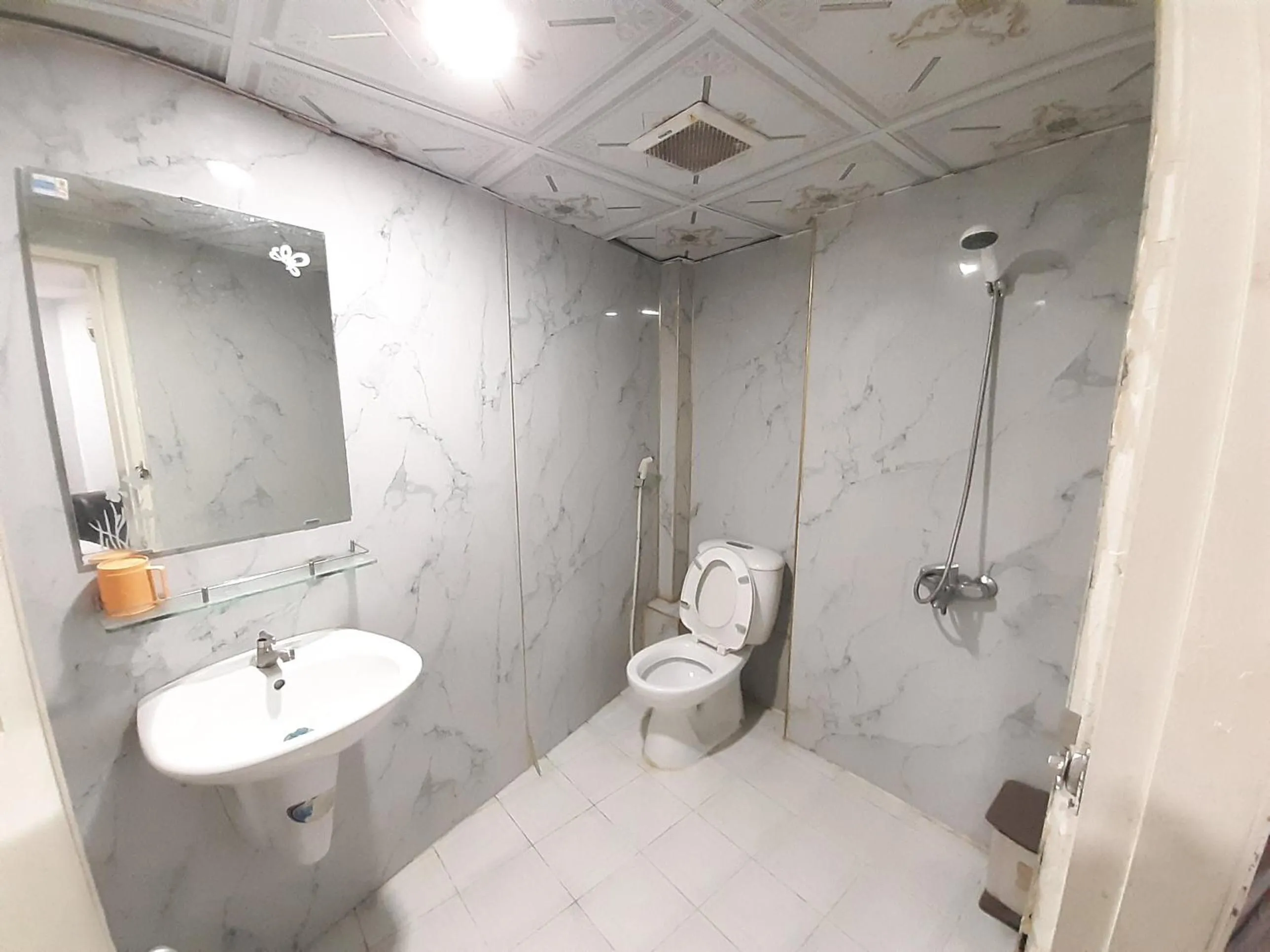 Bathroom in OYO 1226 Hoang Gia Hotel