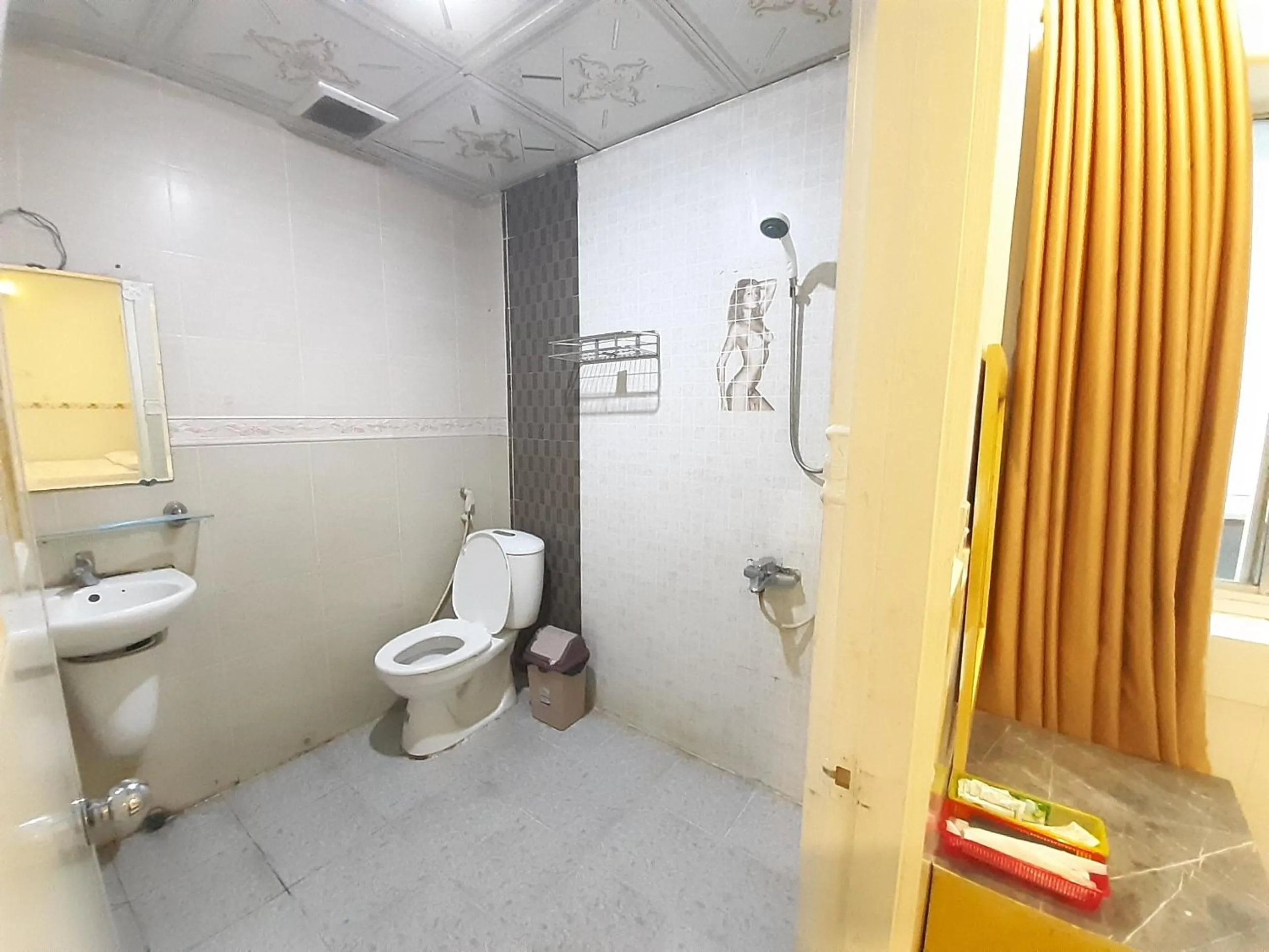 Bathroom in OYO 1226 Hoang Gia Hotel