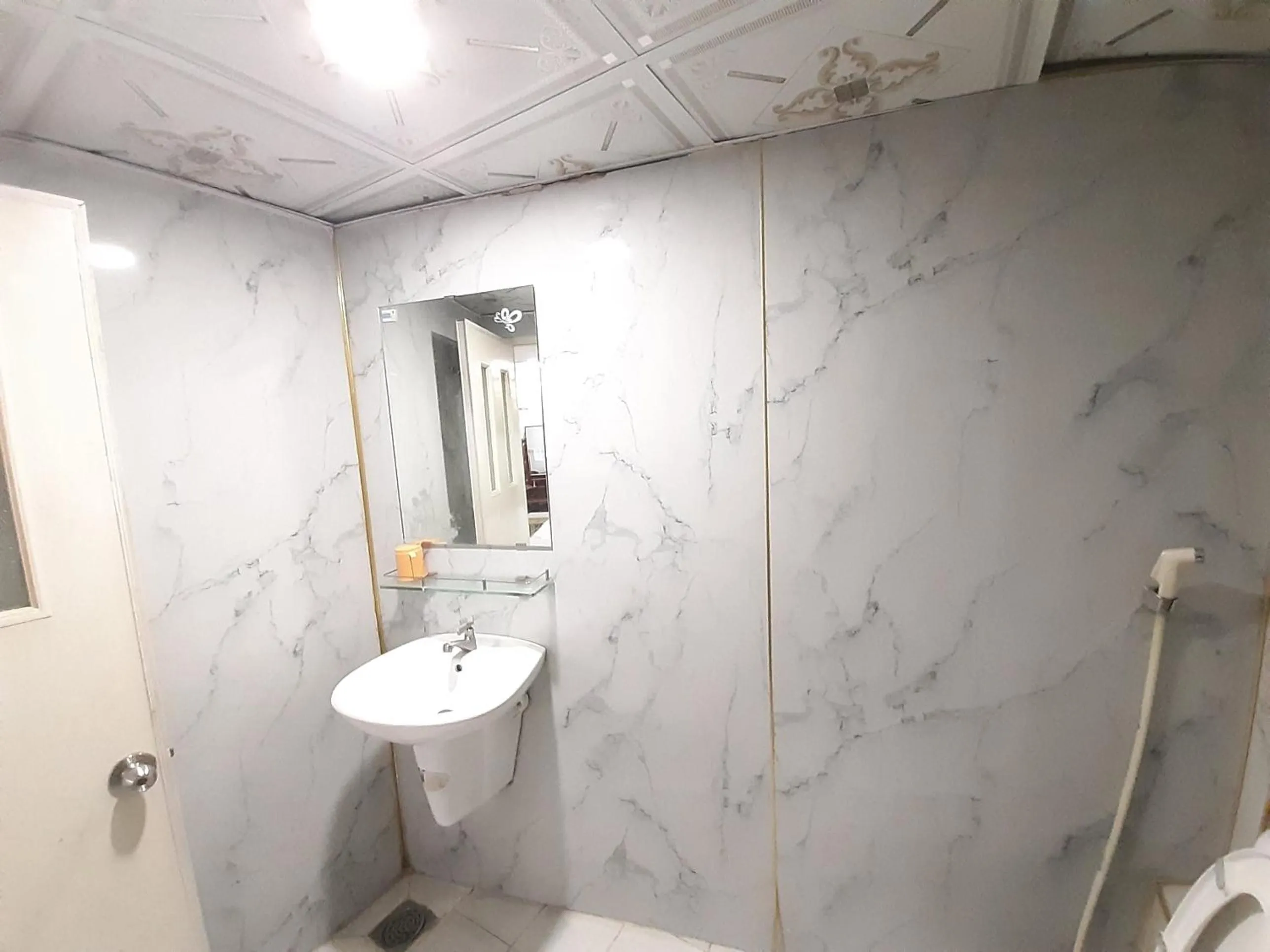 Bathroom in OYO 1226 Hoang Gia Hotel