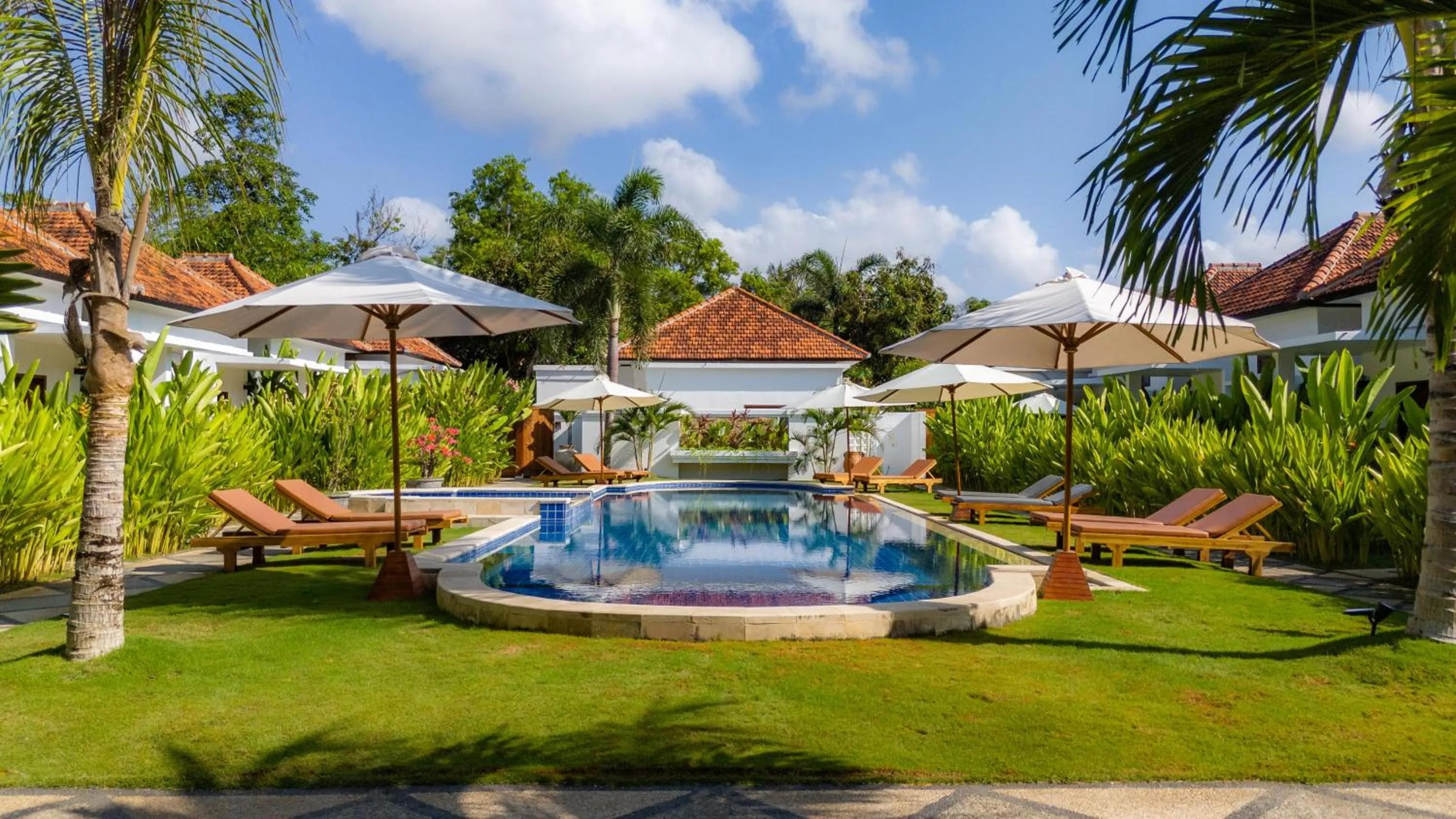 Nomada Villas - Giant Pool - Private Kitchen - Free Gym Access - 80Mbps WiFi